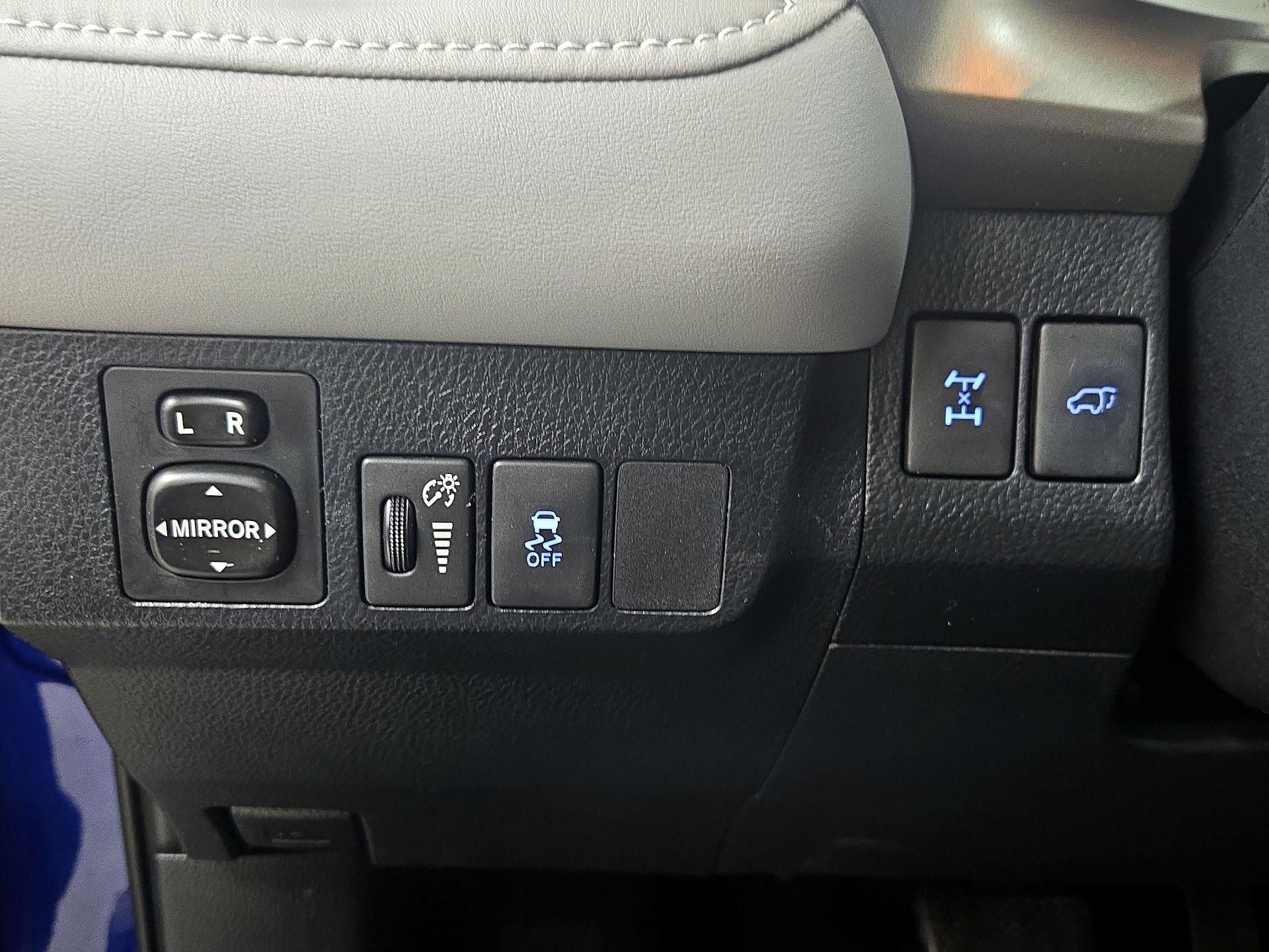 Thumbnail: 2014 Toyota RAV4 - 13