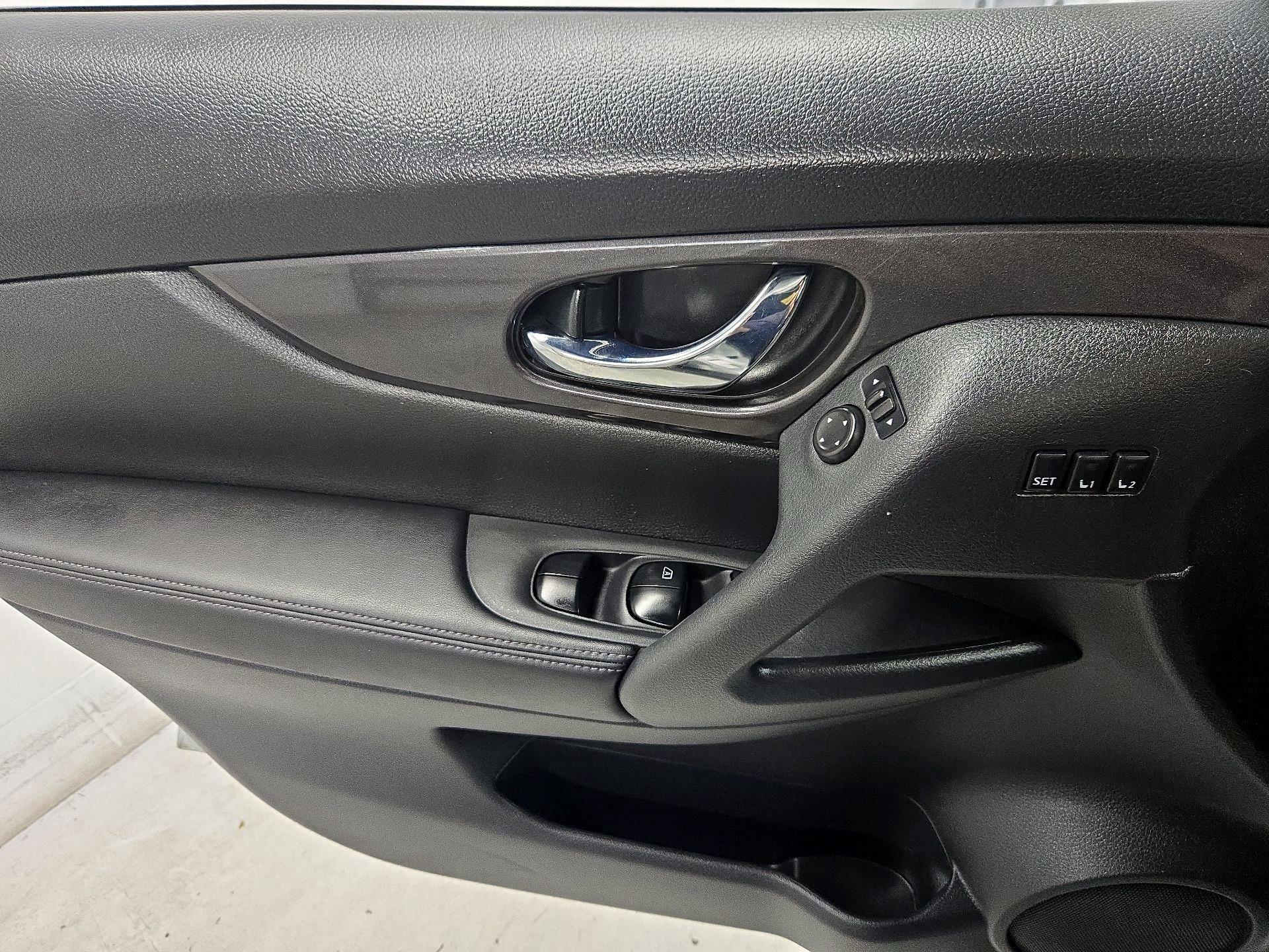 Thumbnail: 2018 Nissan Rogue - 12