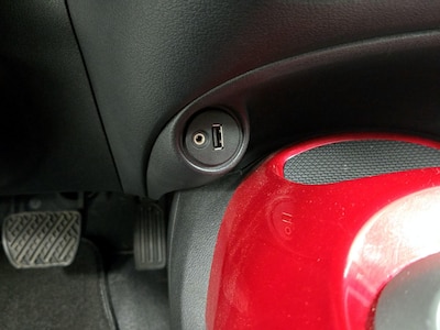 USB/AUX Ports