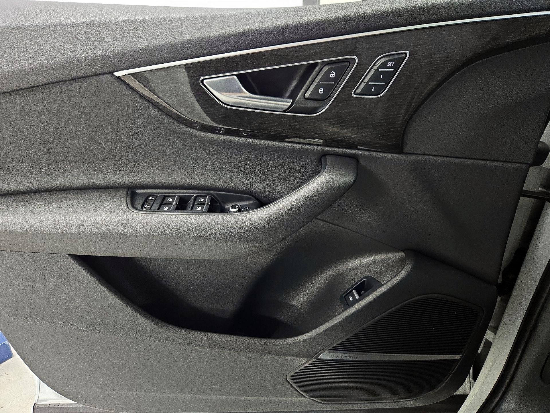 Thumbnail: 2022 Audi Q7 - 12