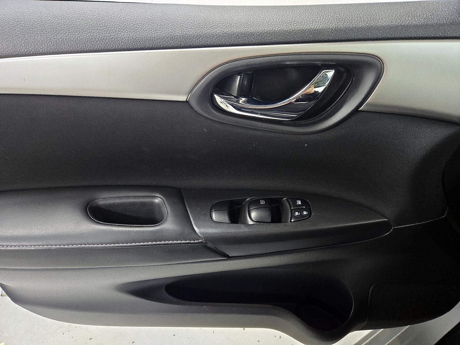 Thumbnail: 2019 Nissan Sentra - 12