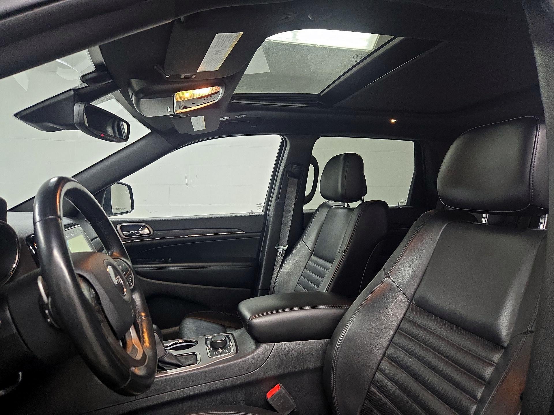 Thumbnail: 2020 Jeep Grand Cherokee - 20
