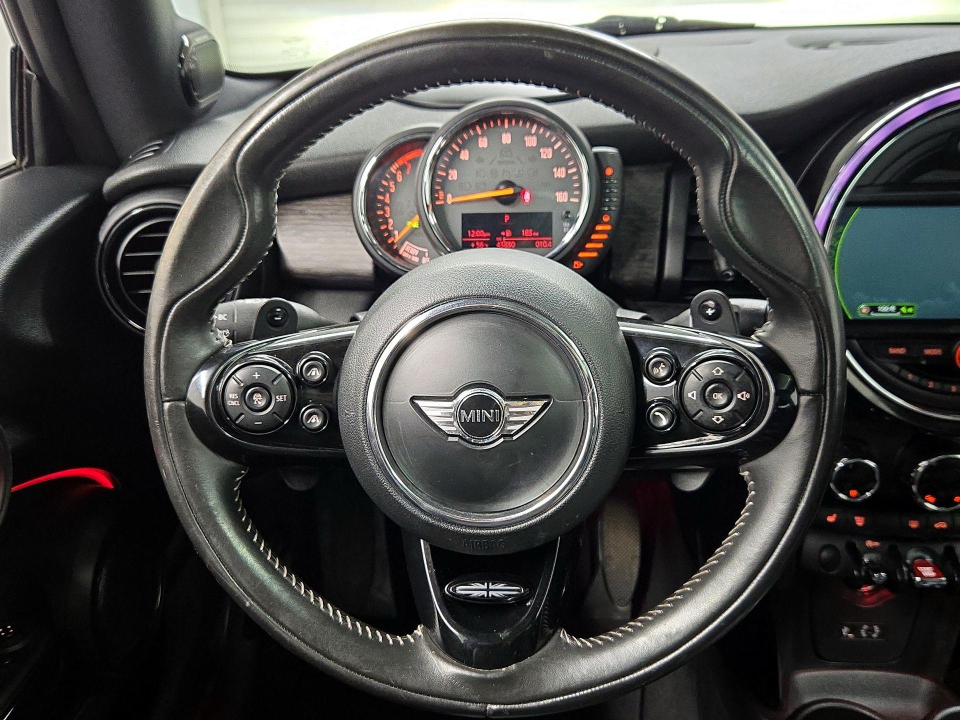 Thumbnail: 2017 MINI Cooper Hardtop - 10