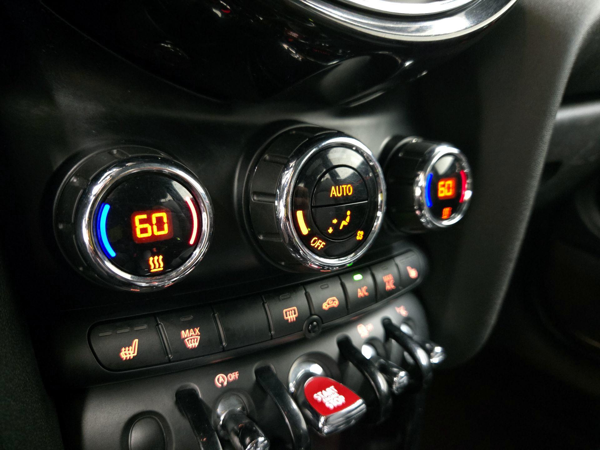 Thumbnail: 2017 MINI Cooper Hardtop - 17