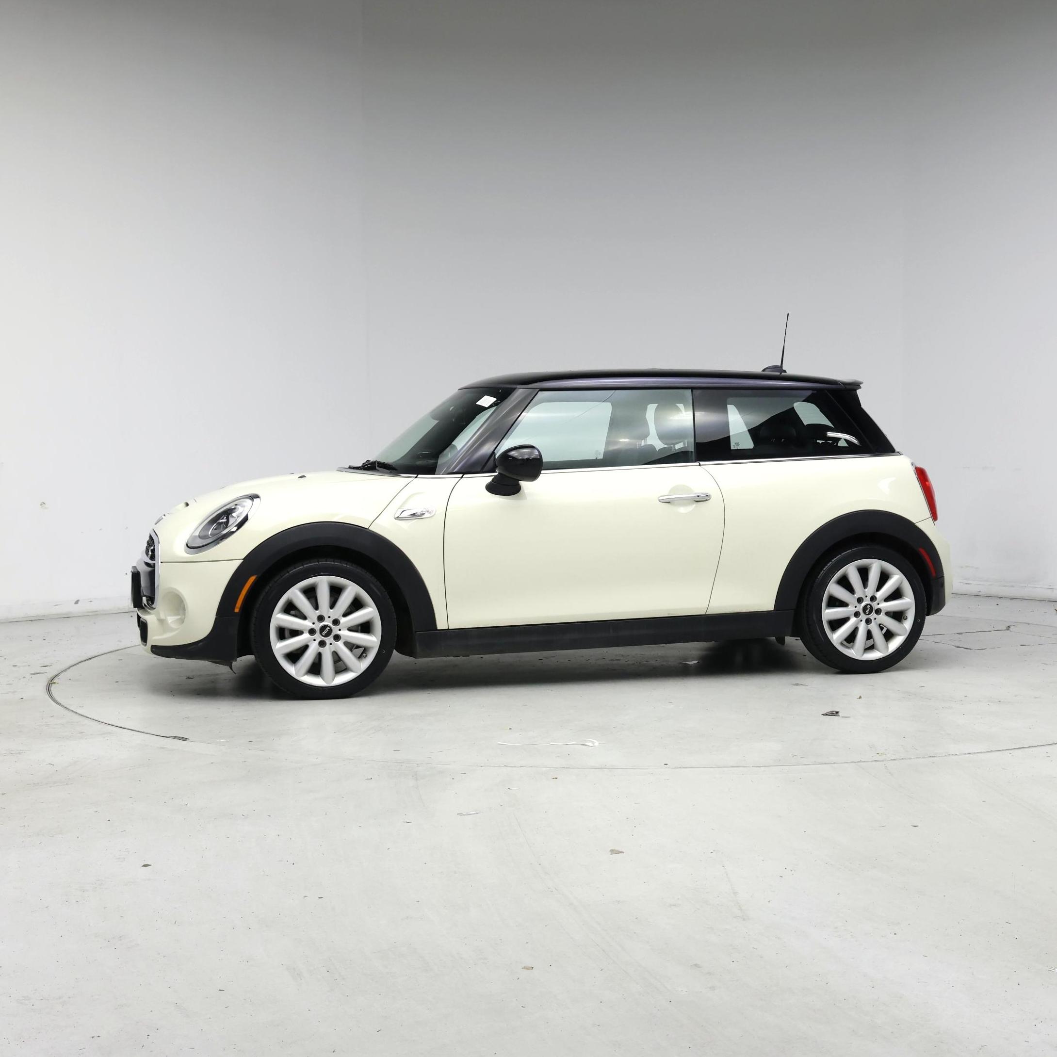 Thumbnail: 2017 MINI Cooper Hardtop - 3