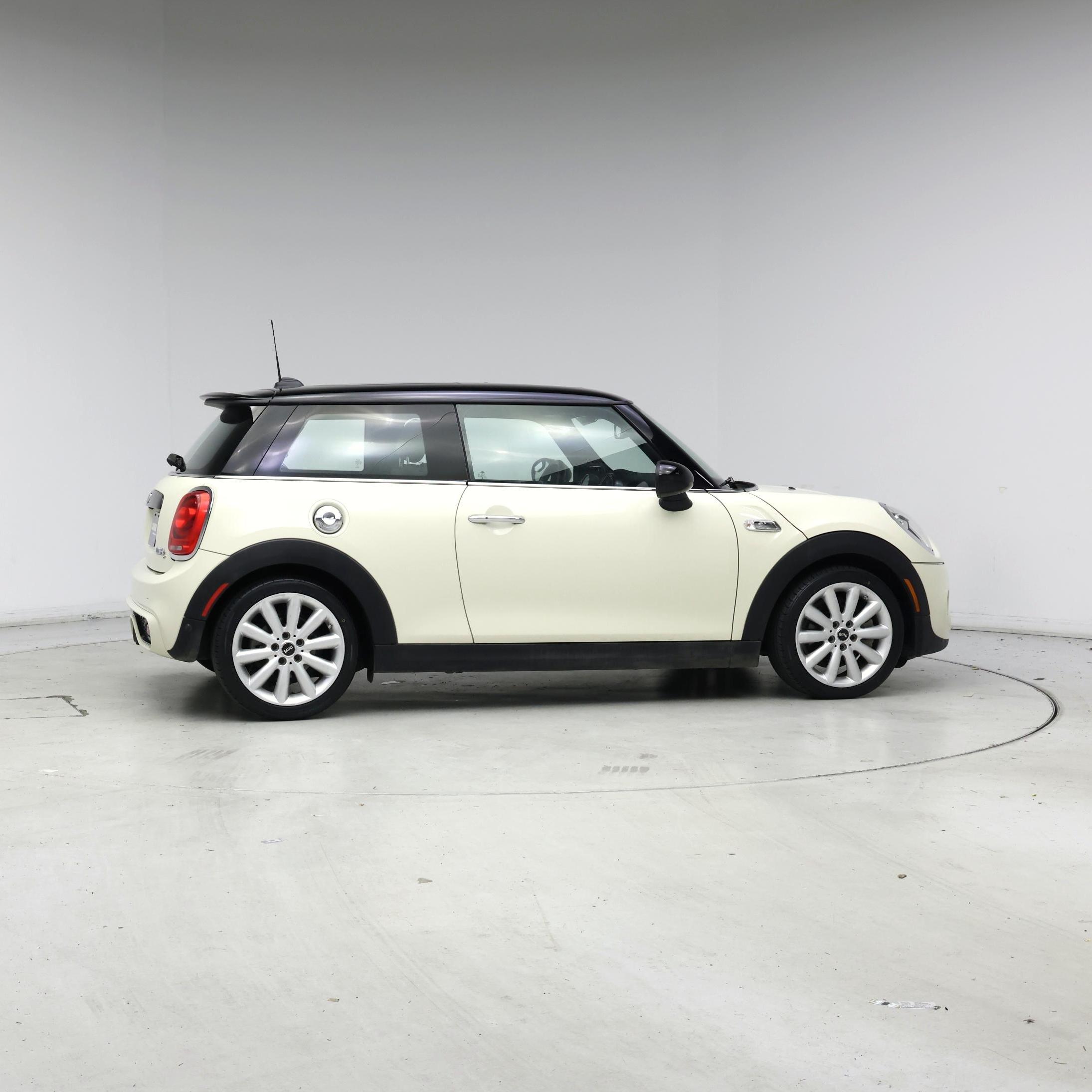 Thumbnail: 2017 MINI Cooper Hardtop - 7