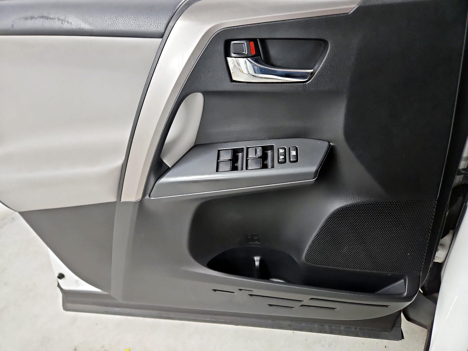 Thumbnail: 2017 Toyota RAV4 - 12