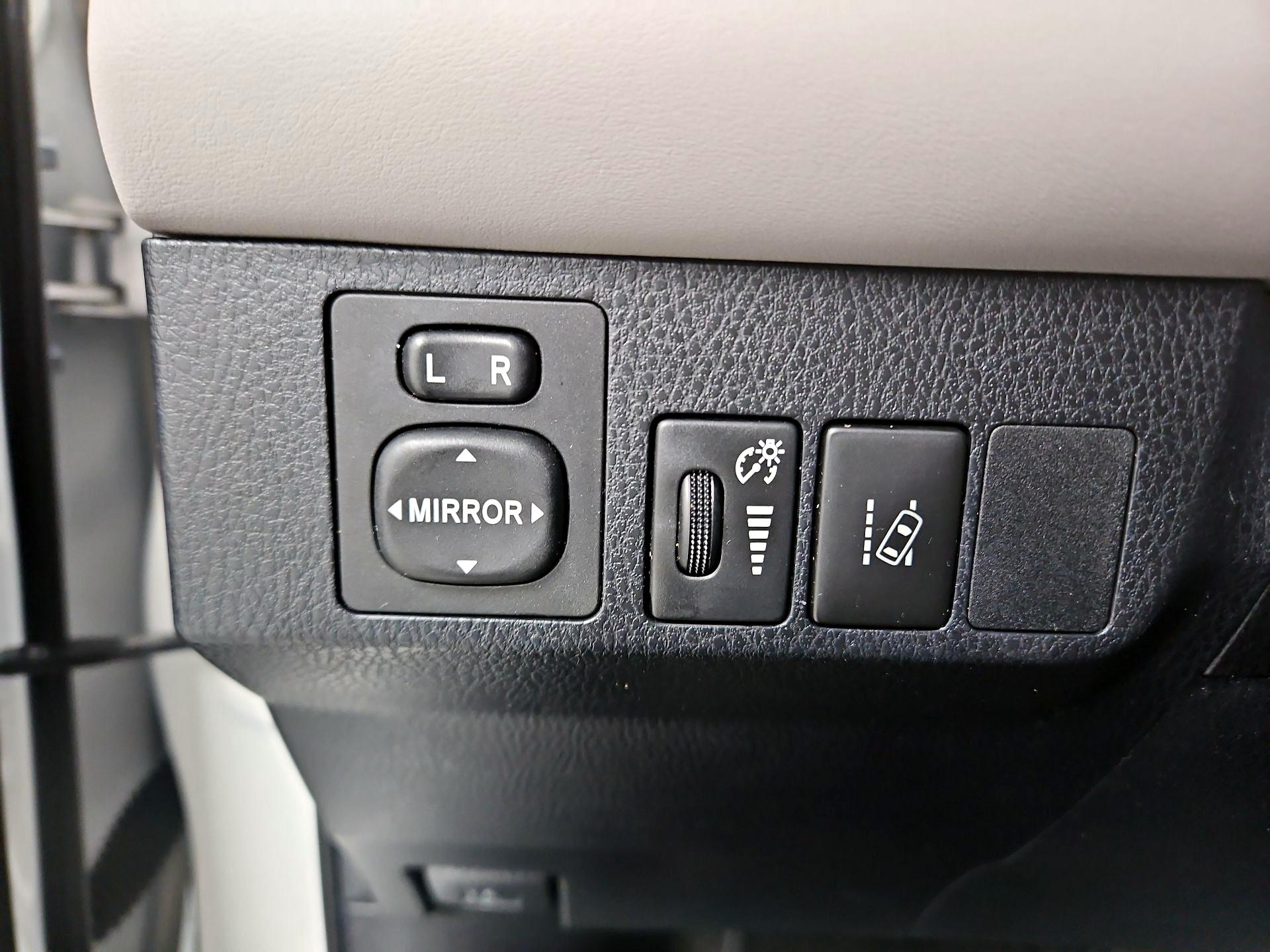 Thumbnail: 2017 Toyota RAV4 - 13