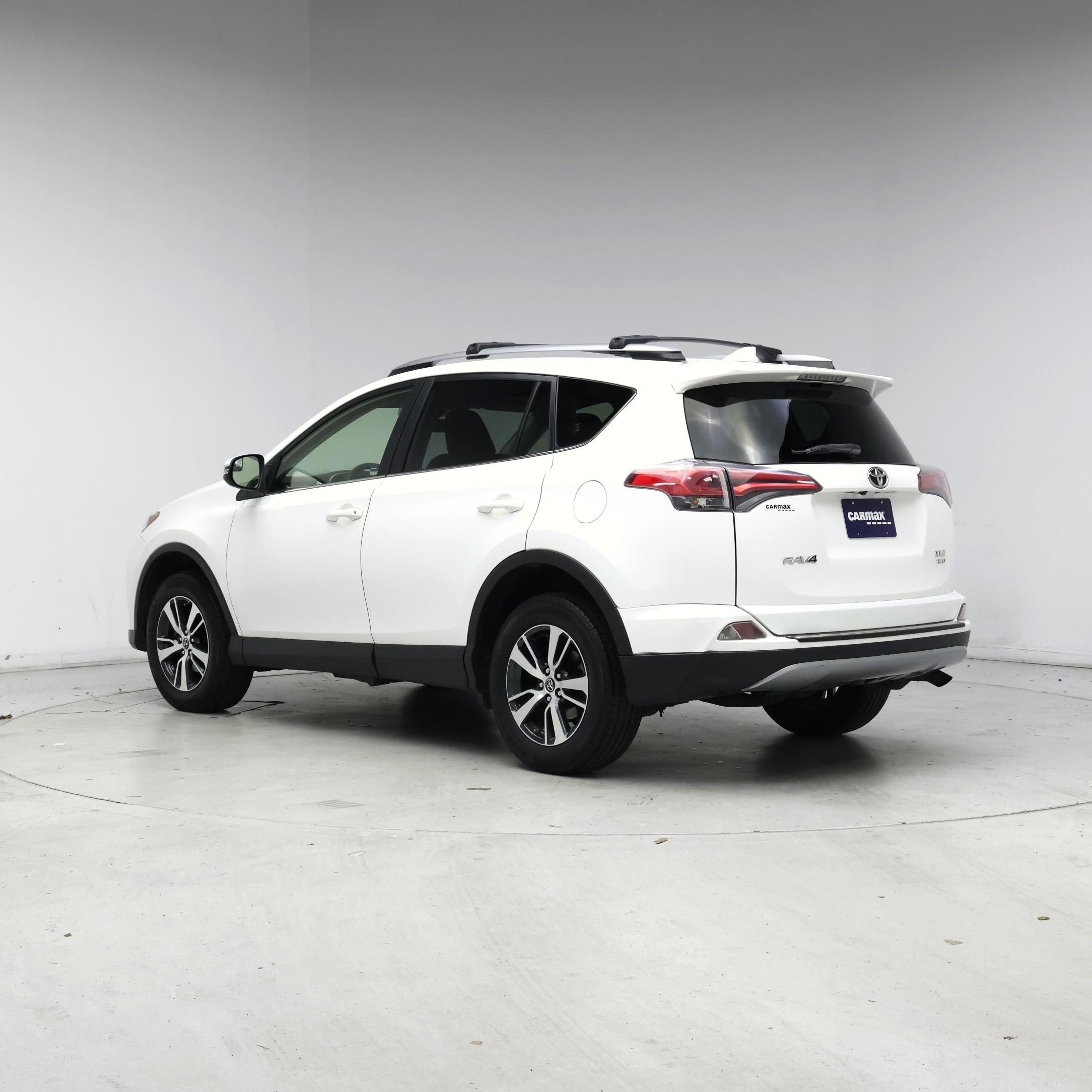 Thumbnail: 2017 Toyota RAV4 - 2