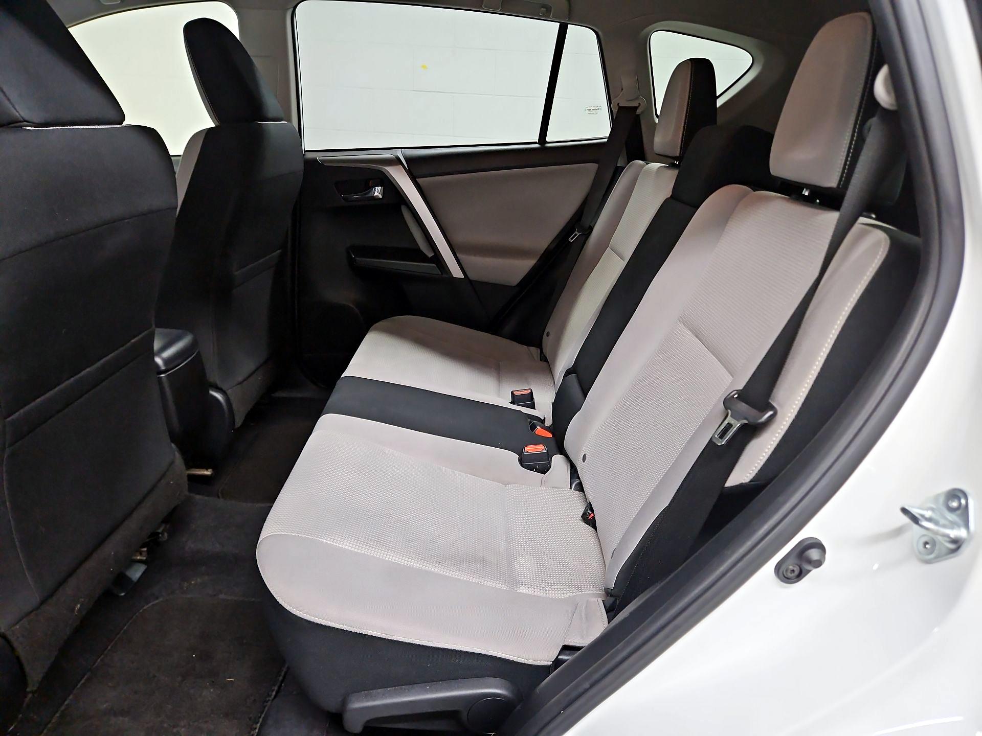 Thumbnail: 2017 Toyota RAV4 - 20