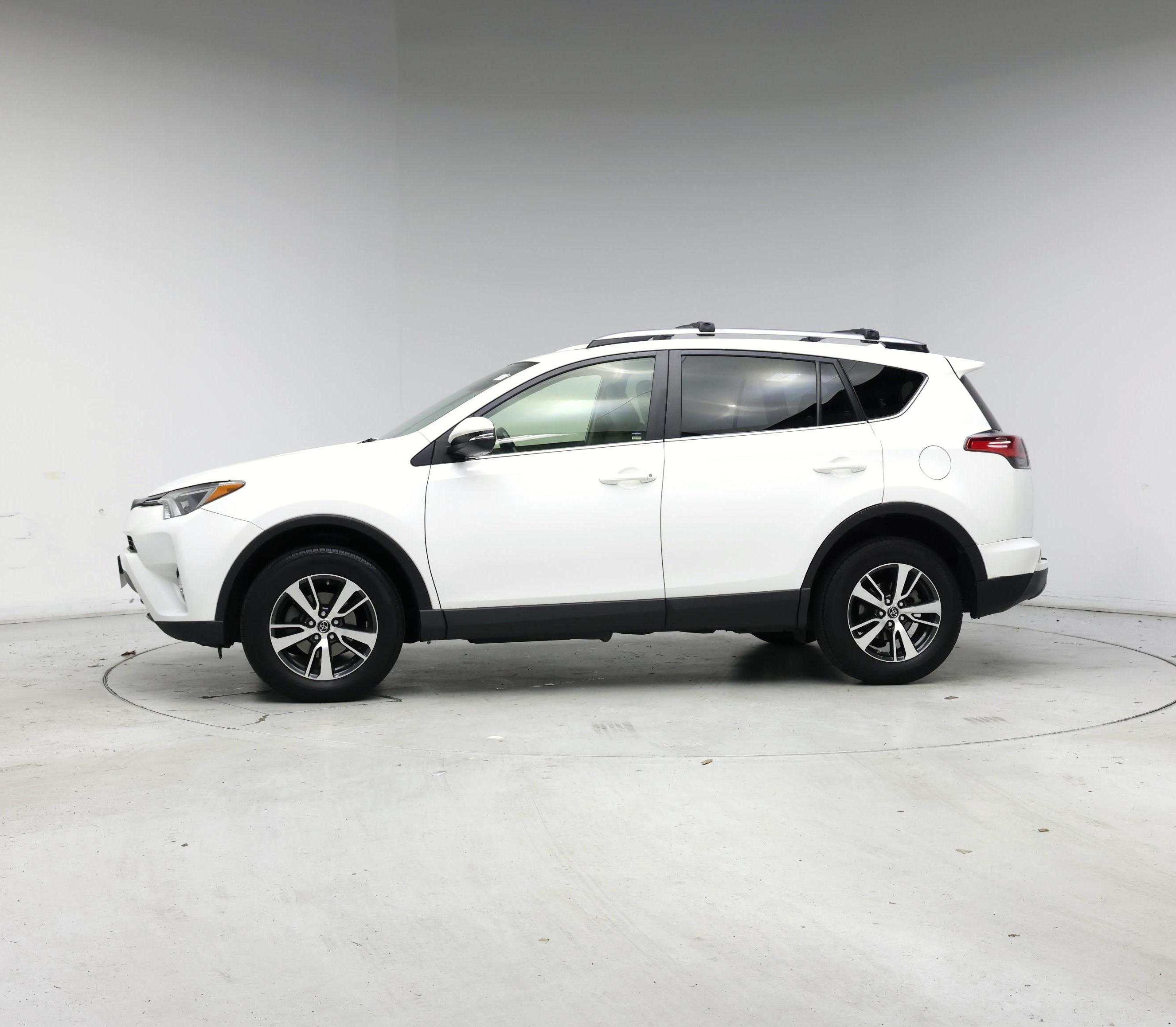 Thumbnail: 2017 Toyota RAV4 - 3