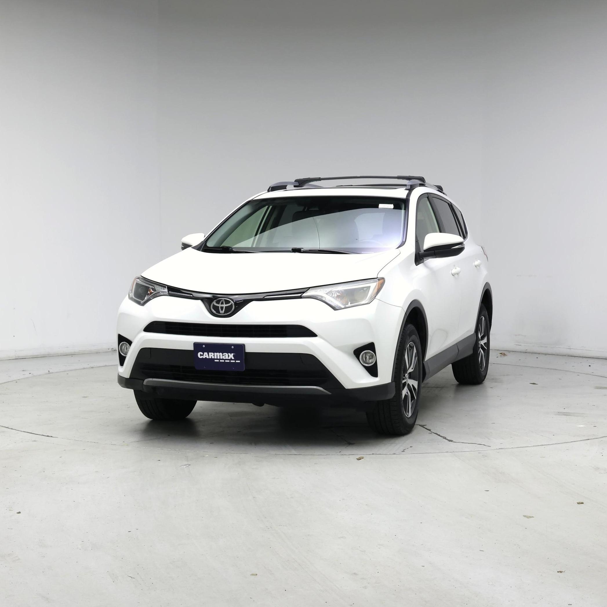 Thumbnail: 2017 Toyota RAV4 - 4