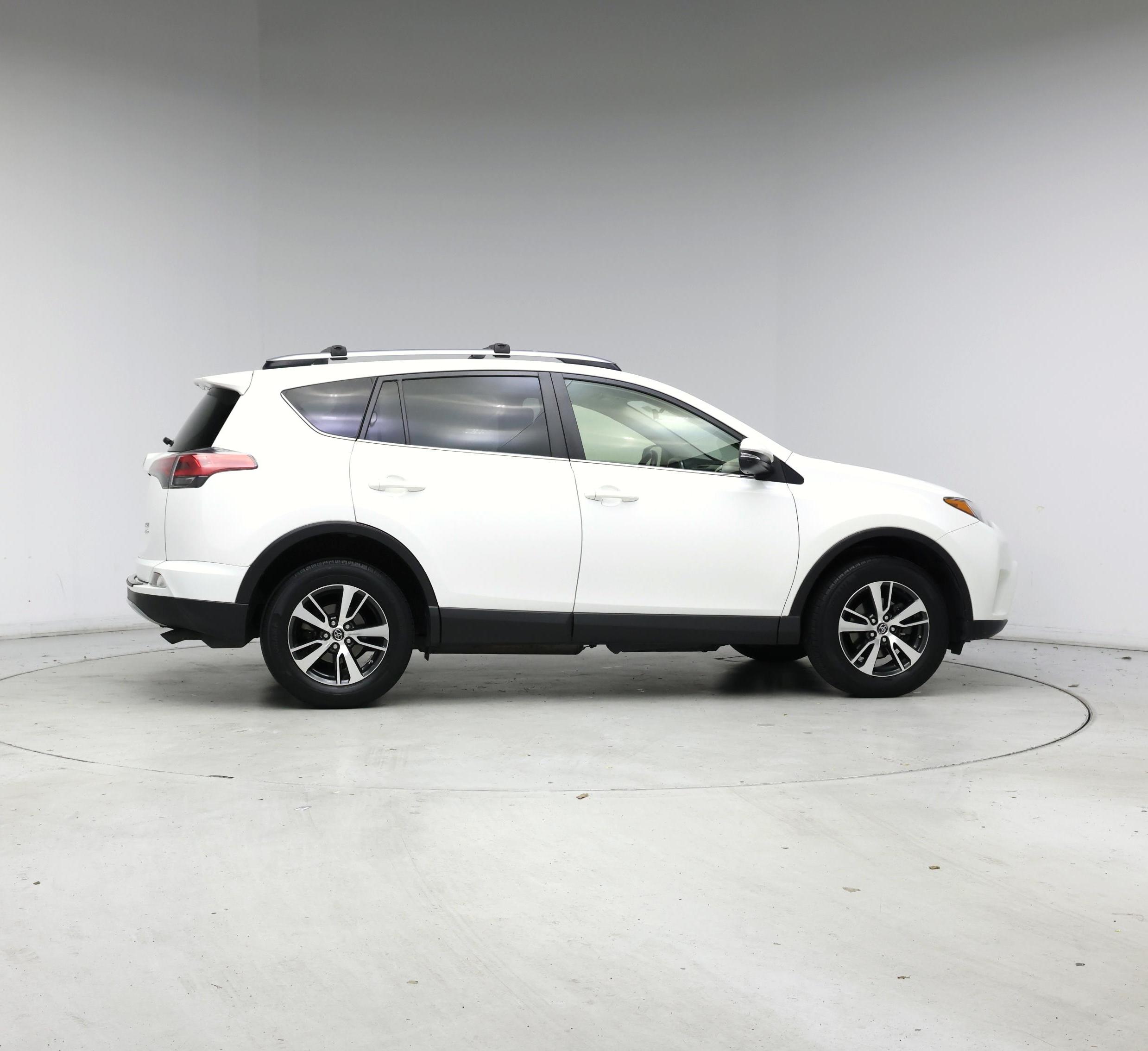 Thumbnail: 2017 Toyota RAV4 - 7