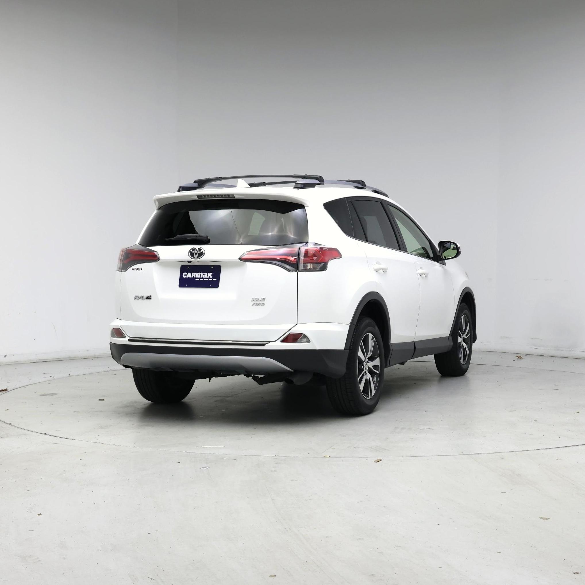 Thumbnail: 2017 Toyota RAV4 - 8