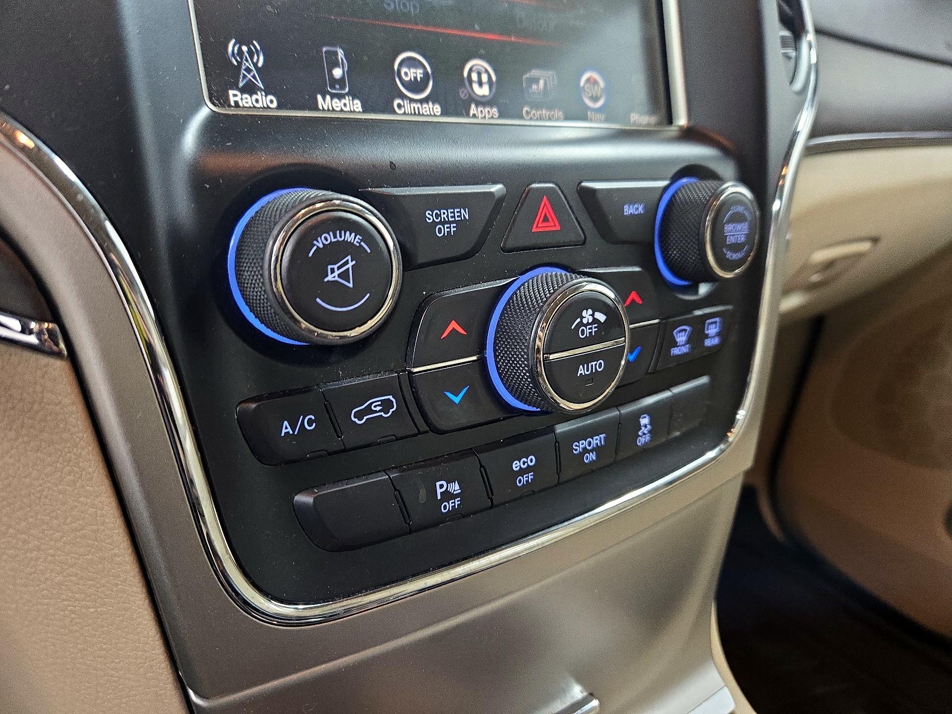 Thumbnail: 2016 Jeep Grand Cherokee - 17