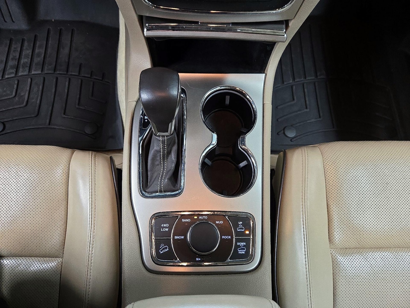 2016 Jeep Grand Cherokee Overland - Photo 19
