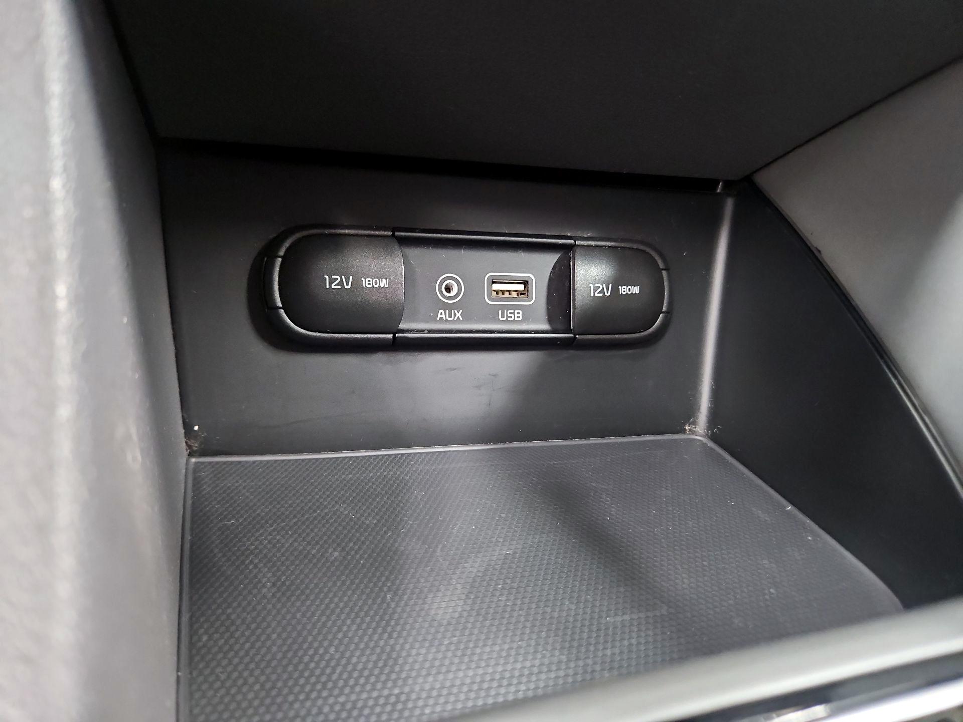 Thumbnail: 2017 Kia Niro - 18