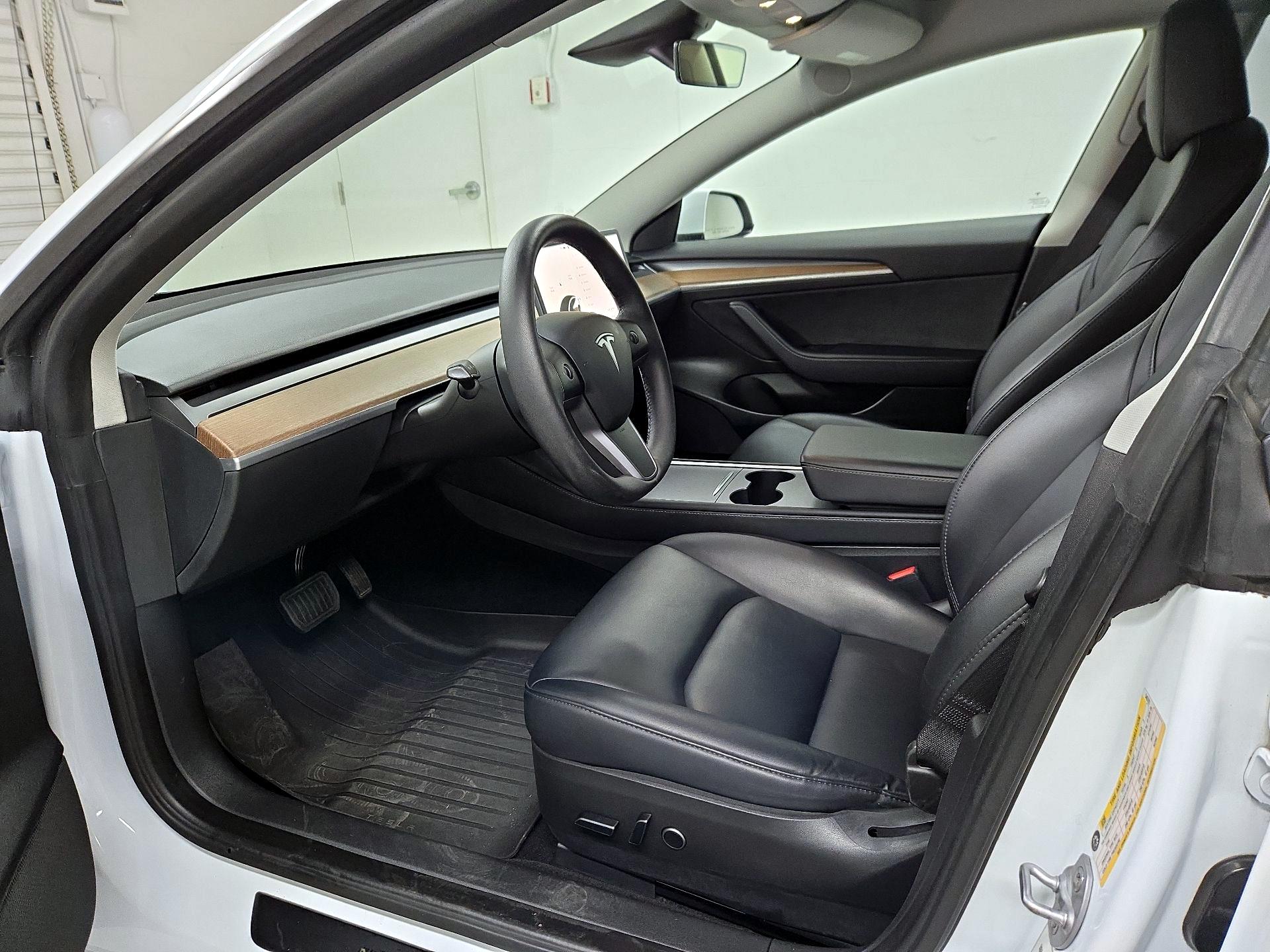 Thumbnail: 2023 Tesla Model 3 - 11