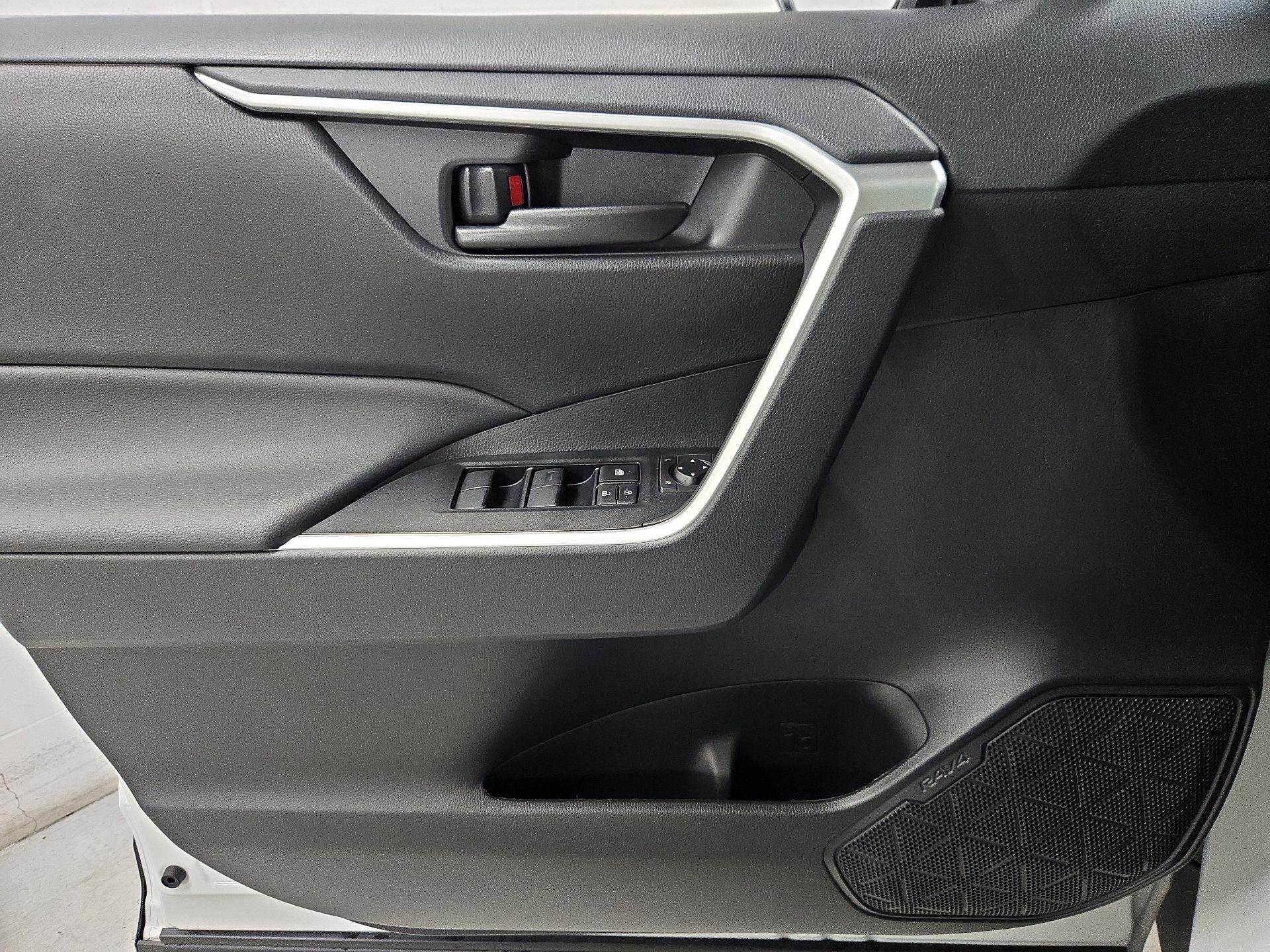 Thumbnail: 2025 Toyota RAV4 - 12