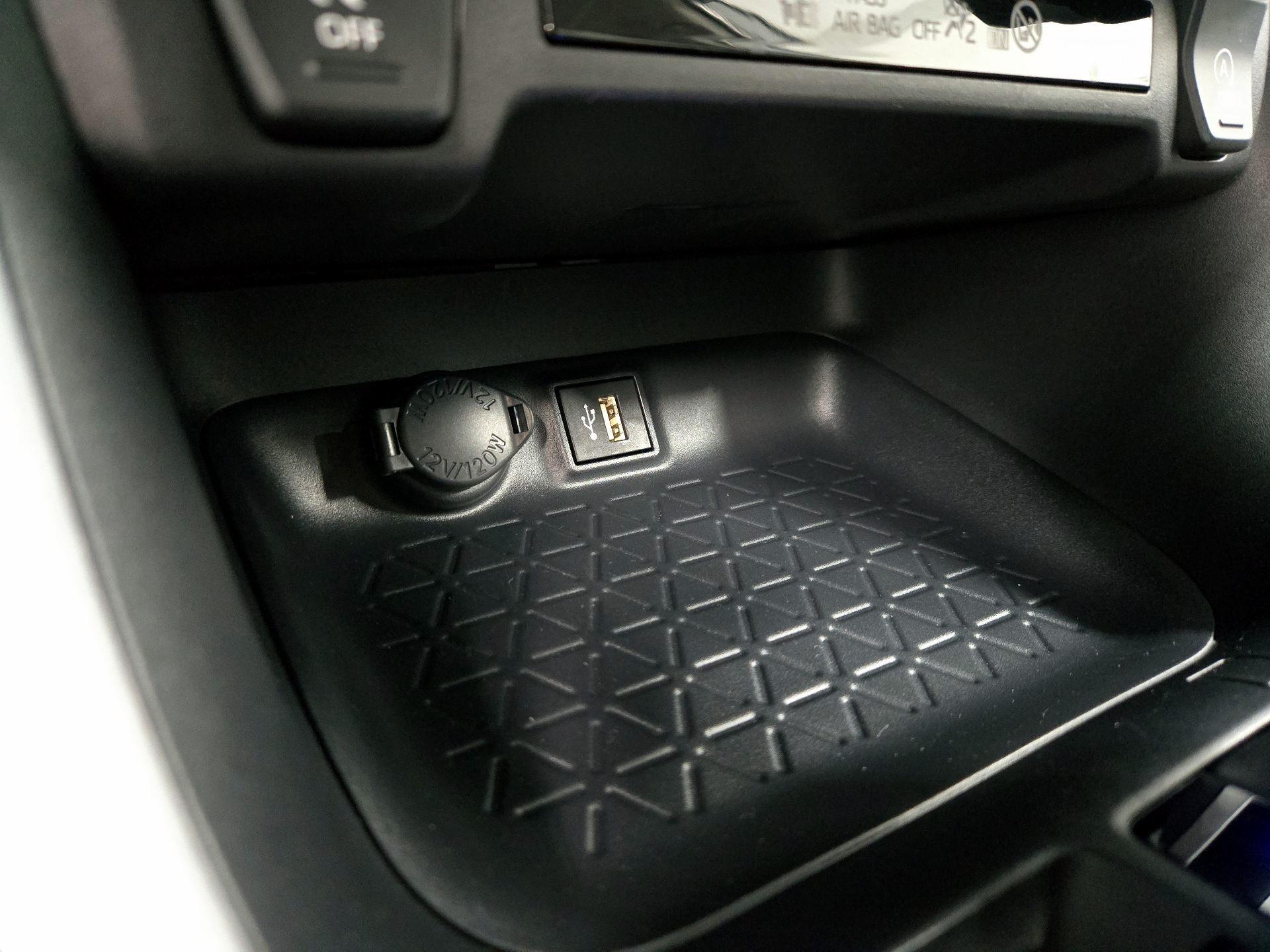 Thumbnail: 2025 Toyota RAV4 - 18