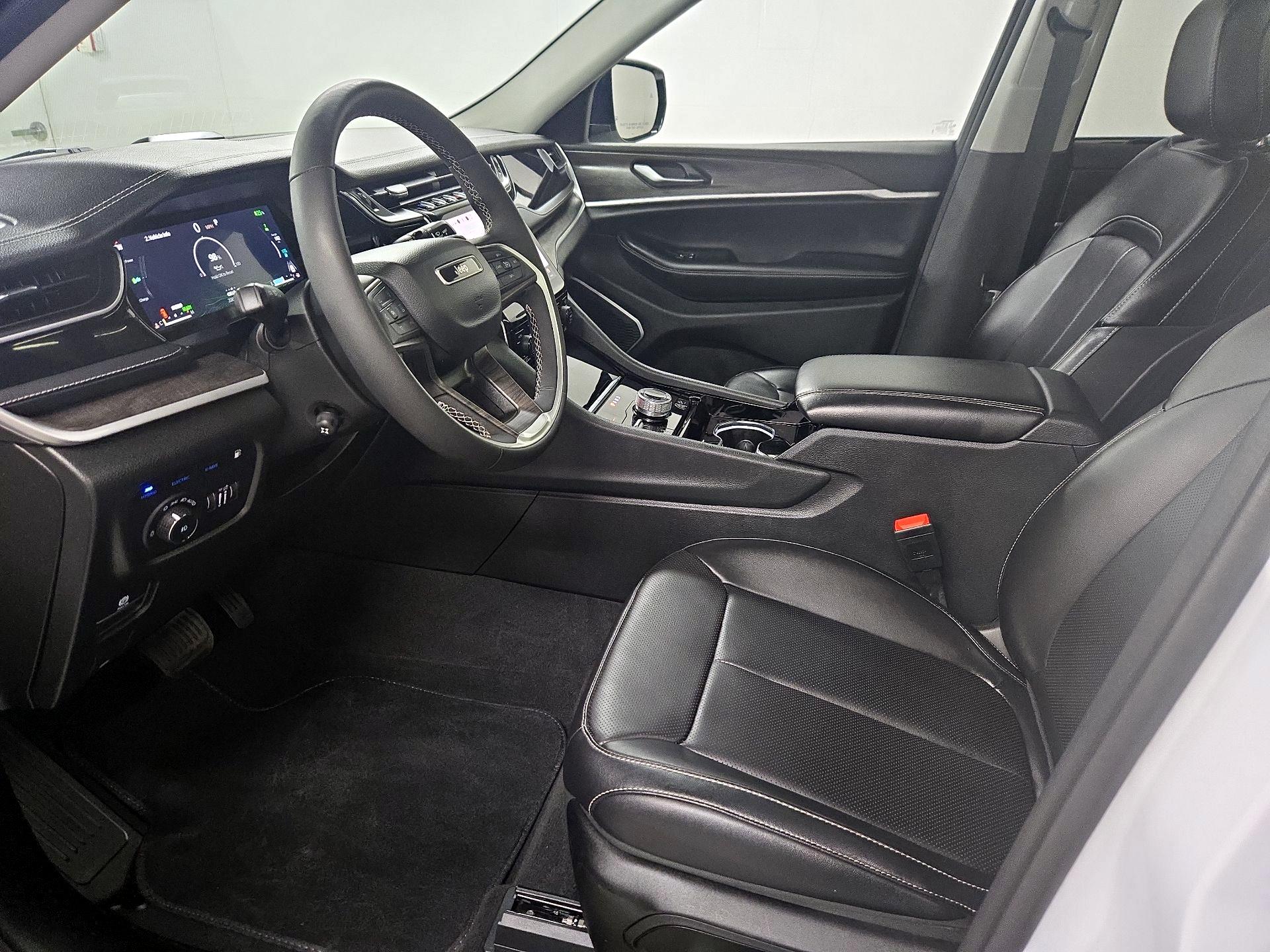 Thumbnail: 2023 Jeep Grand Cherokee - 11