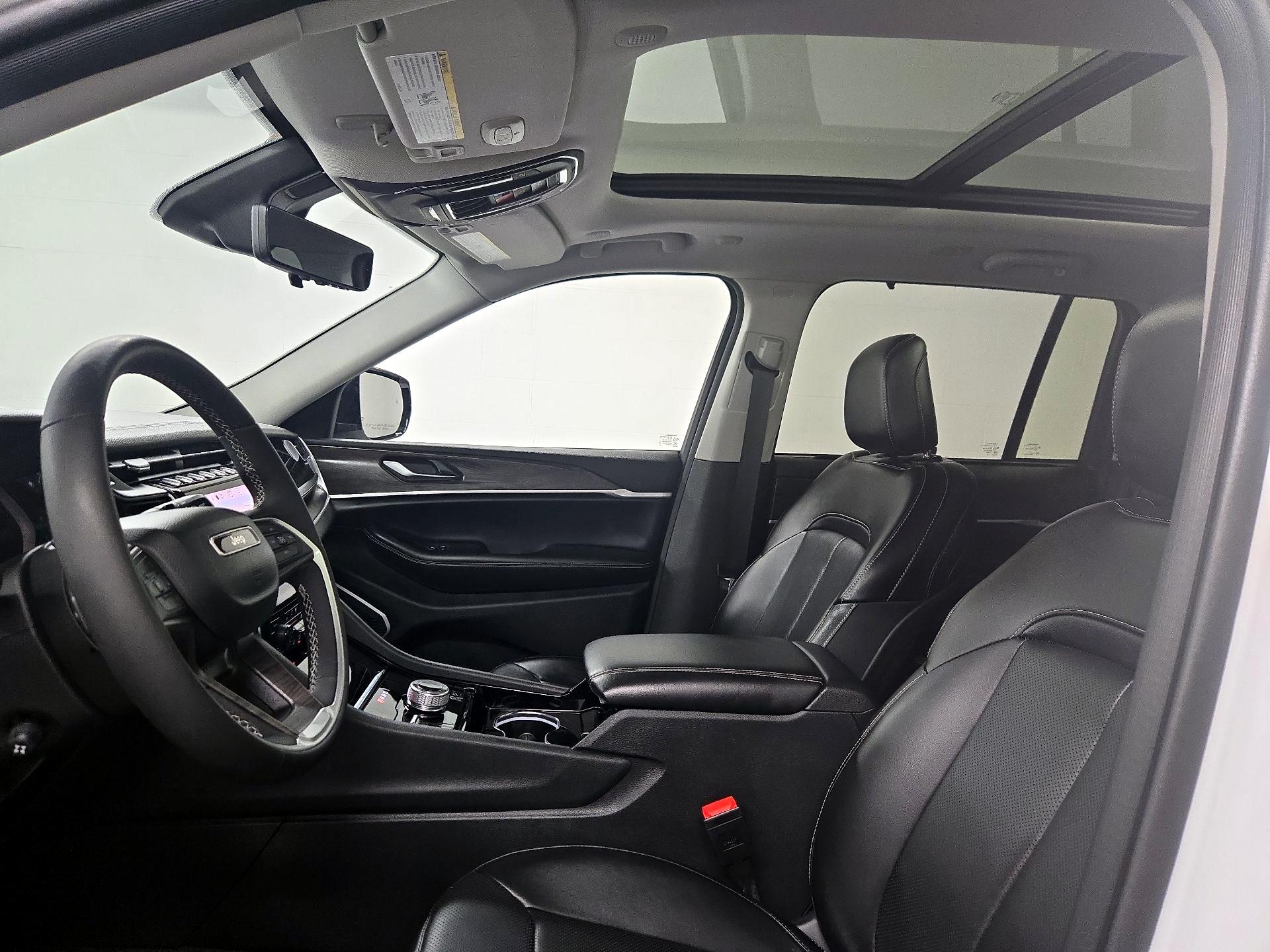 Thumbnail: 2023 Jeep Grand Cherokee - 20