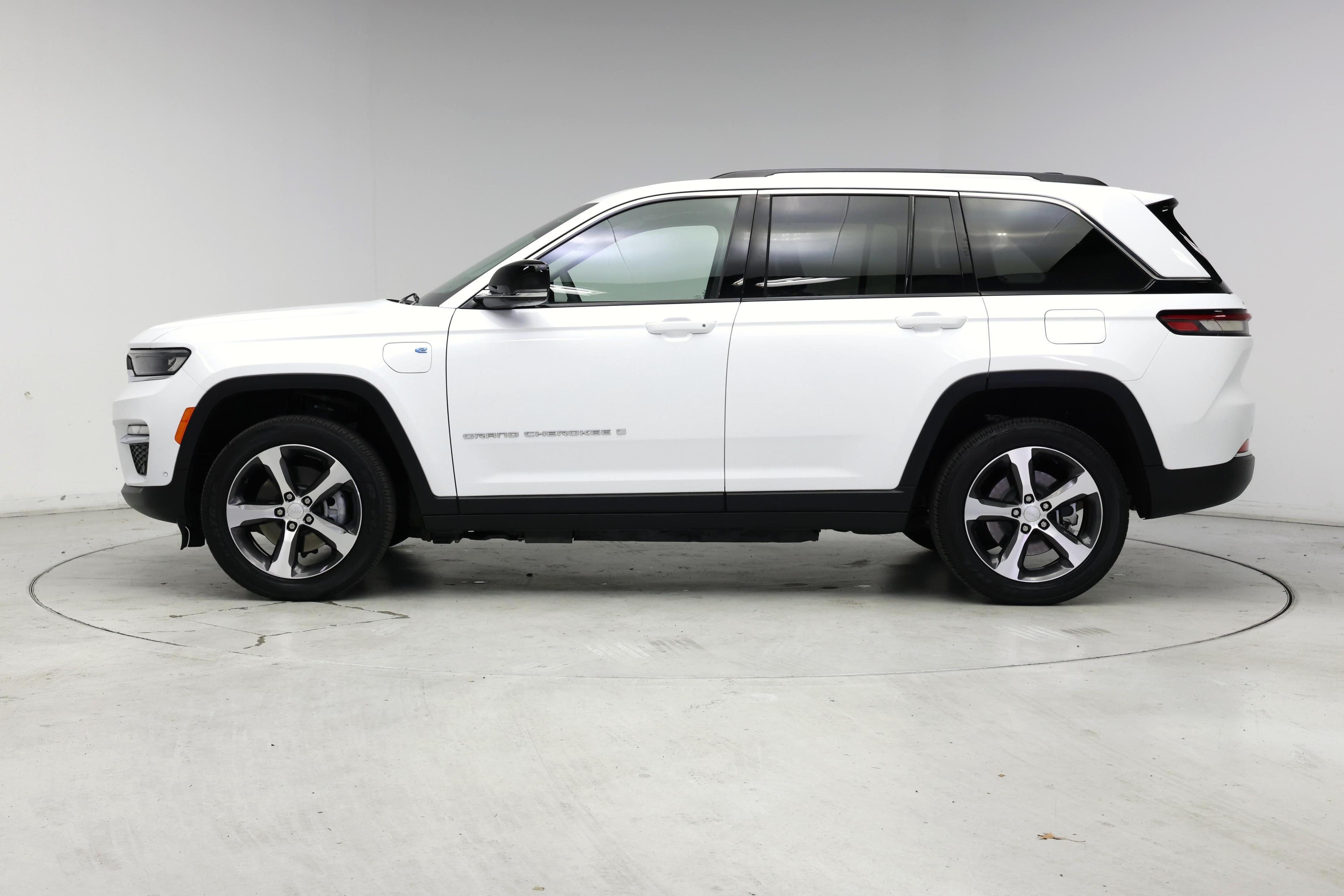 Thumbnail: 2023 Jeep Grand Cherokee - 3