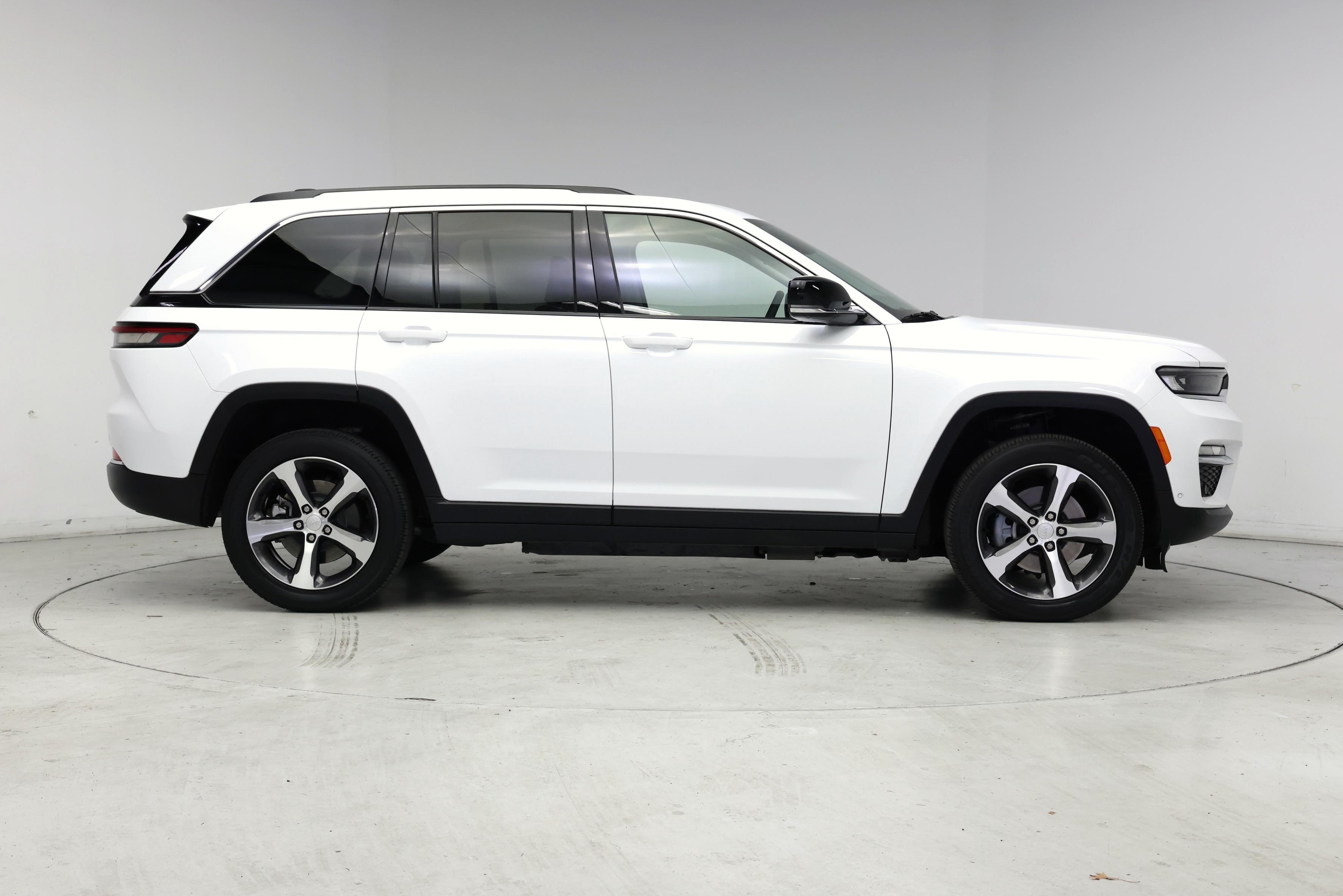 Thumbnail: 2023 Jeep Grand Cherokee - 7
