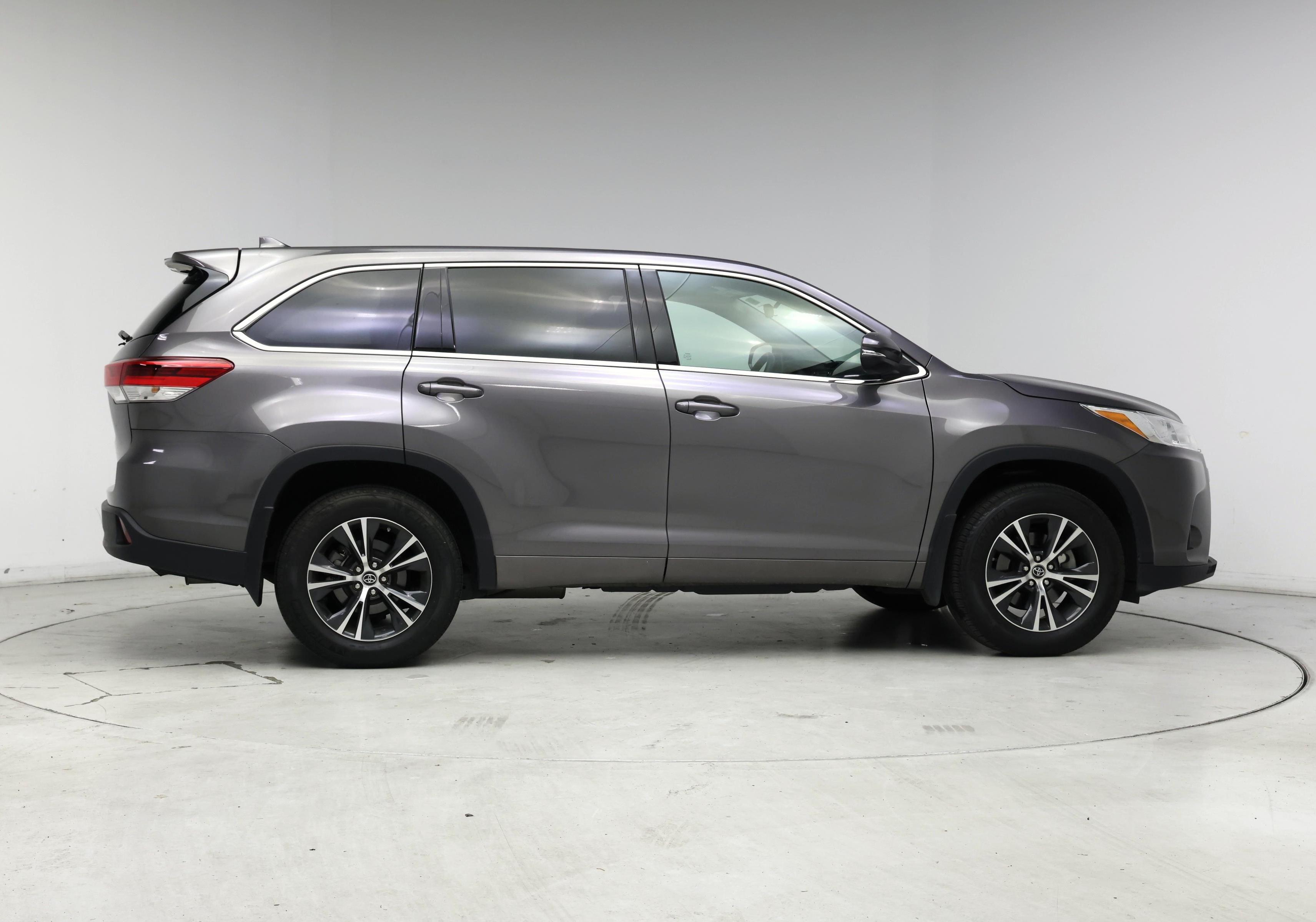 Thumbnail: 2018 Toyota Highlander - 7