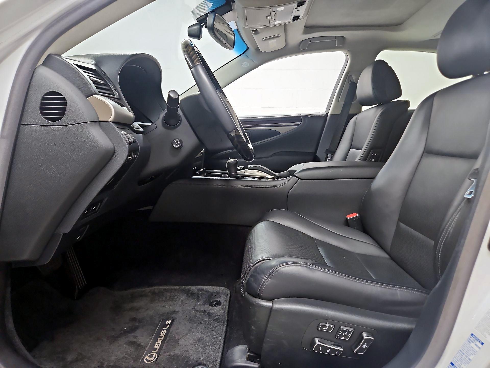 Thumbnail: 2017 Lexus LS - 11