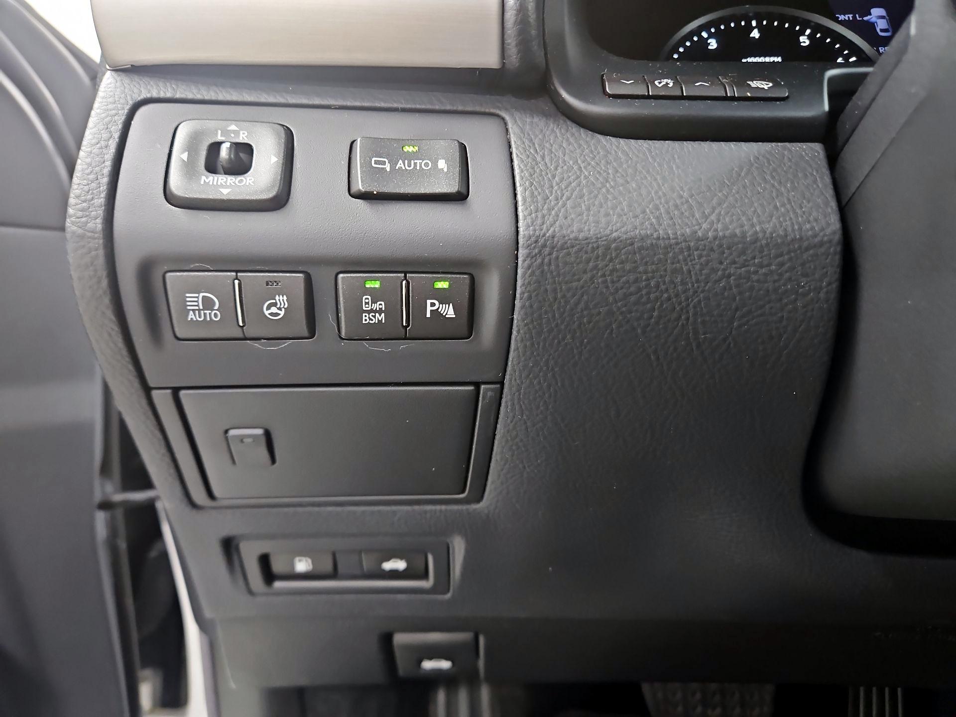 Thumbnail: 2017 Lexus LS - 13