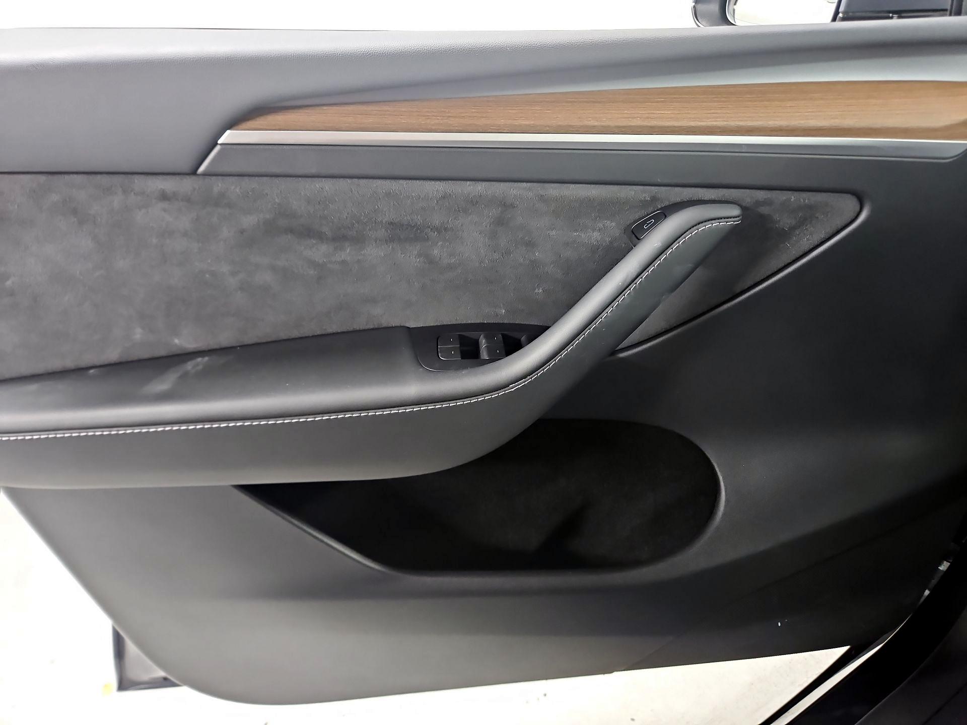 Thumbnail: 2023 Tesla Model Y - 12