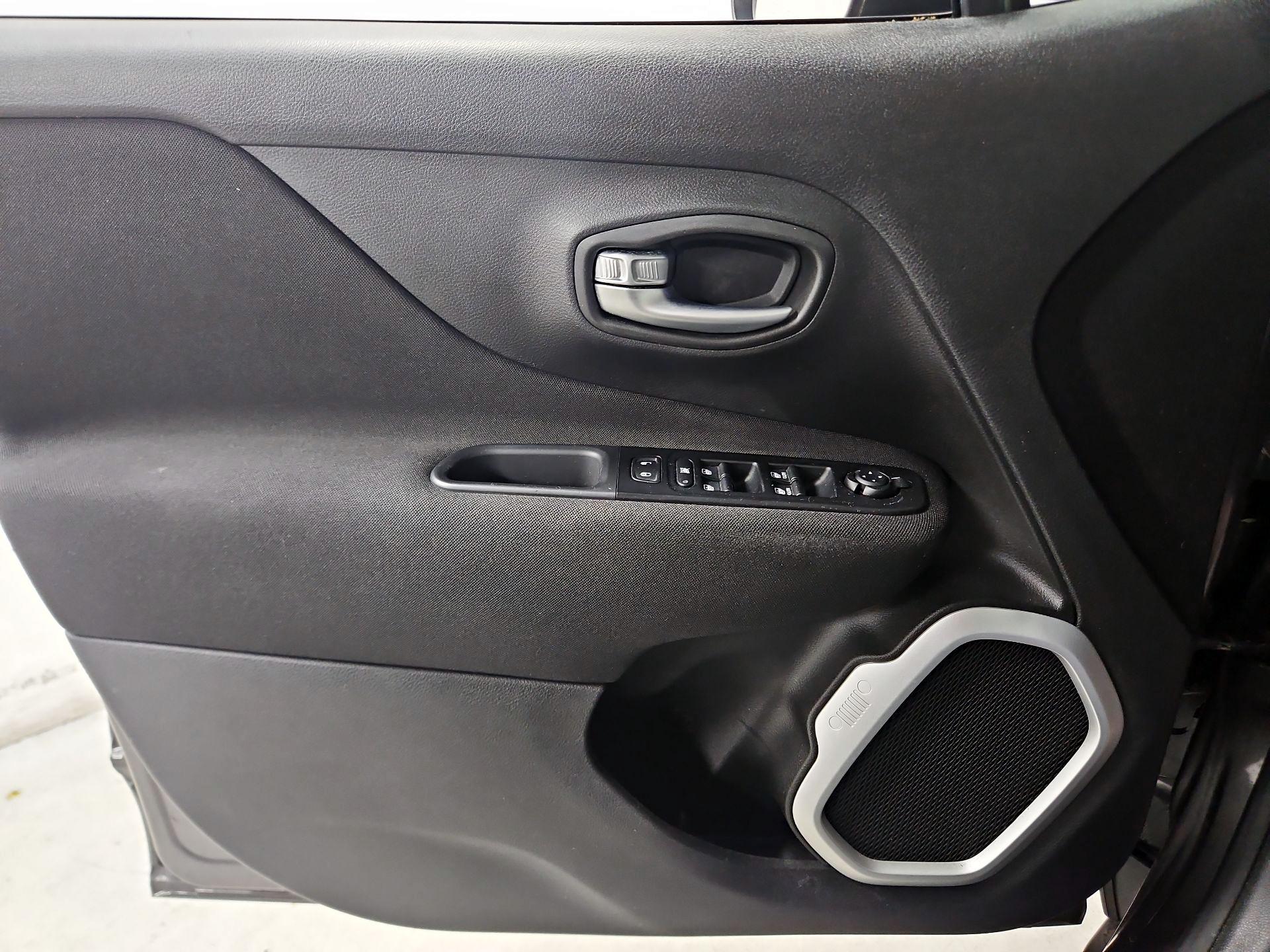 Thumbnail: 2020 Jeep Renegade - 12