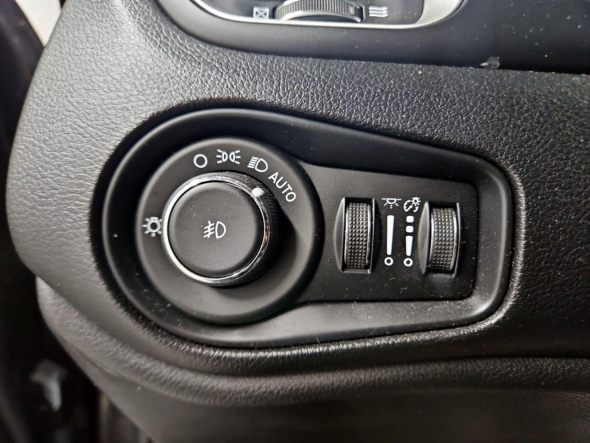 Thumbnail: 2020 Jeep Renegade - 13