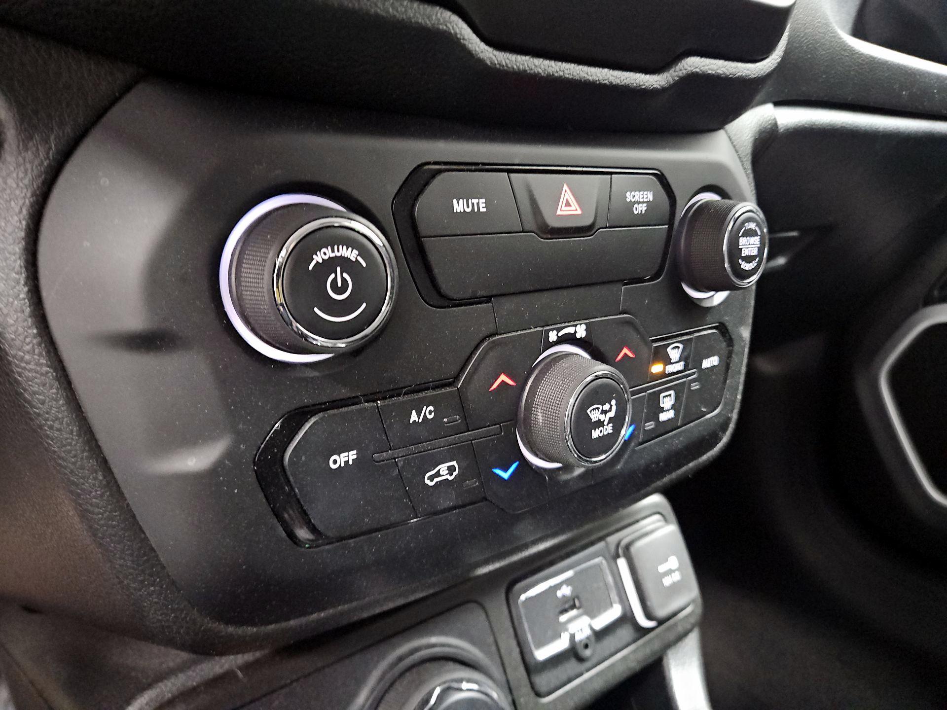 Thumbnail: 2020 Jeep Renegade - 16