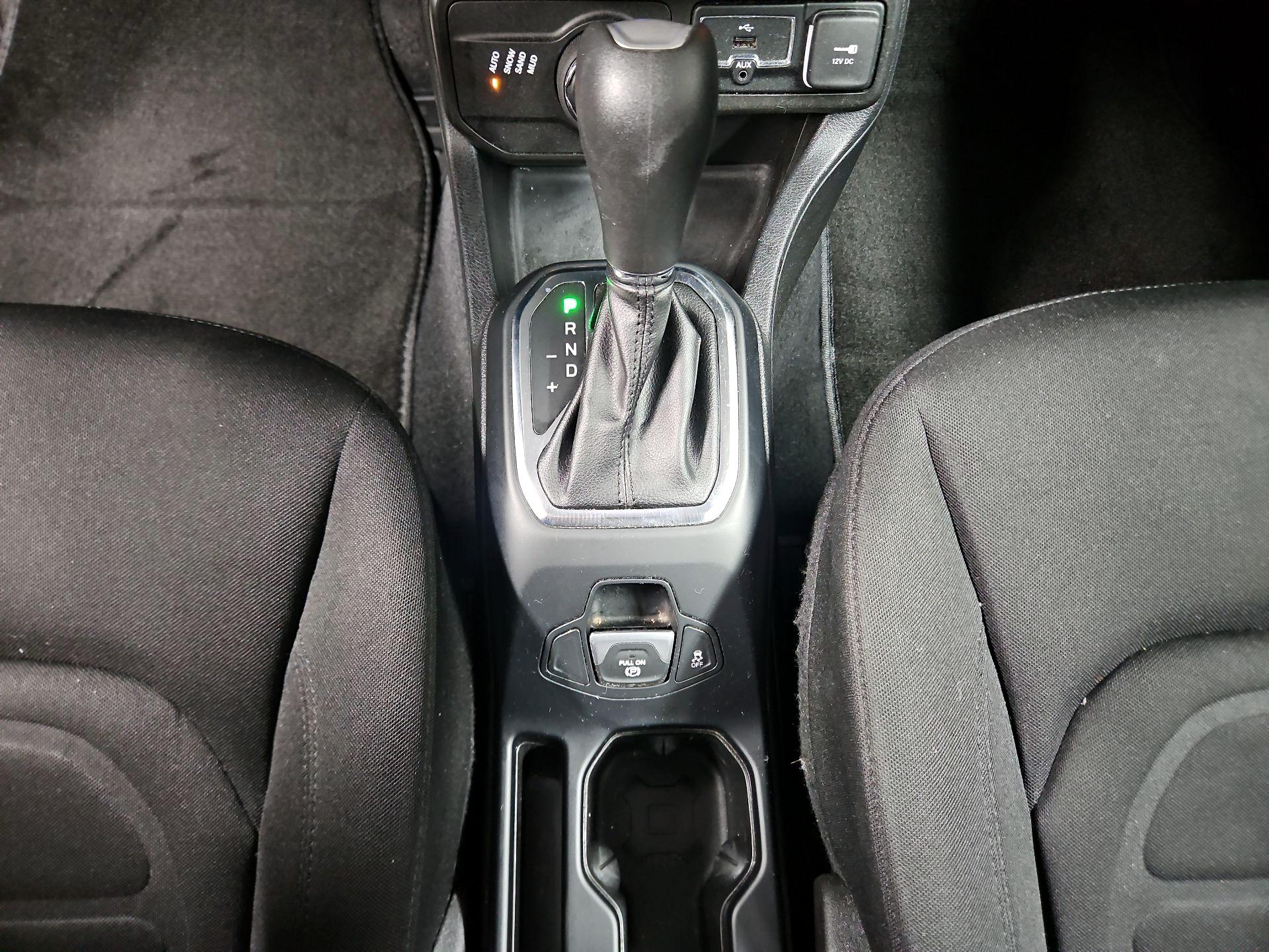 Thumbnail: 2020 Jeep Renegade - 17