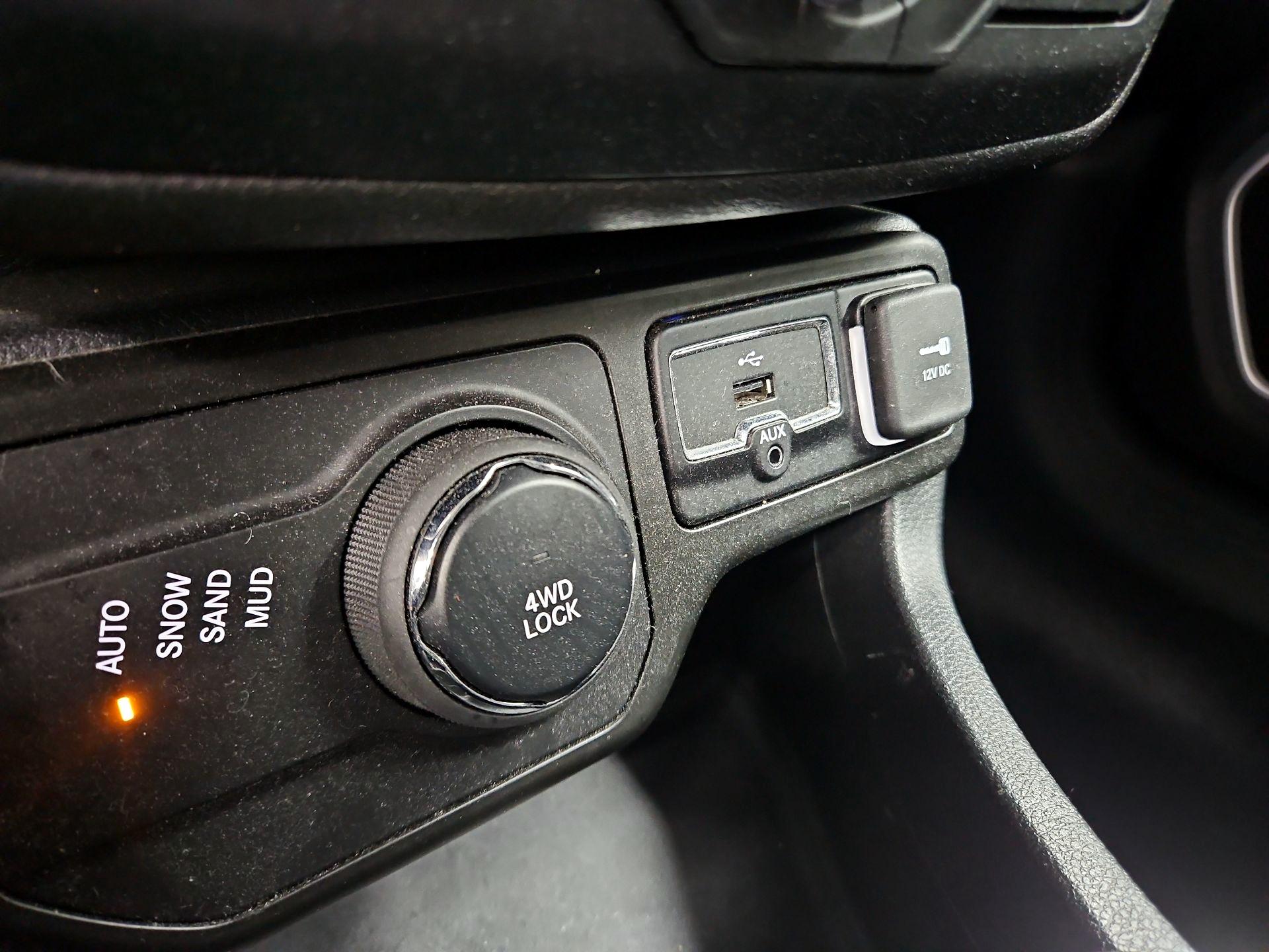 Thumbnail: 2020 Jeep Renegade - 18