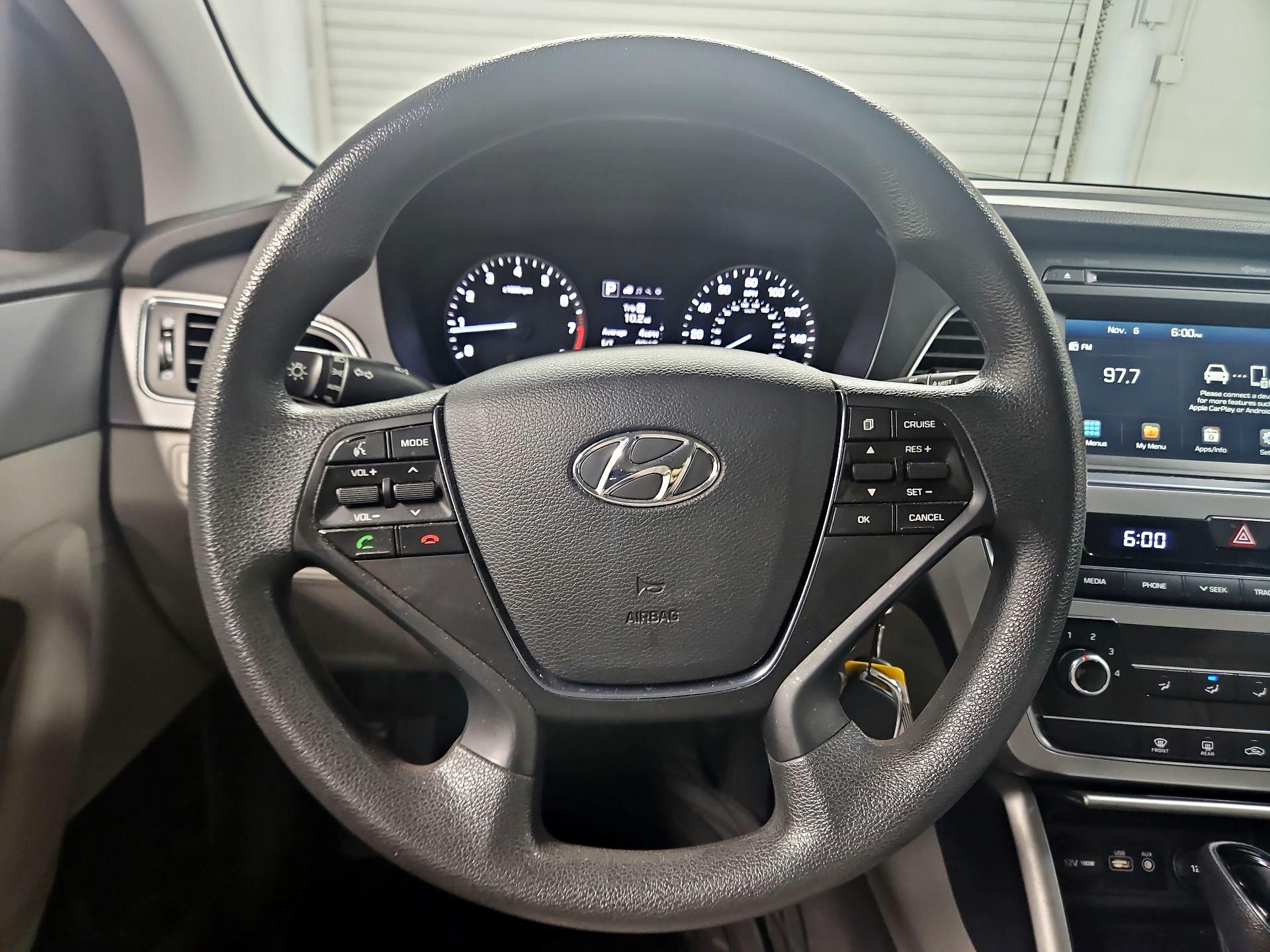Thumbnail: 2016 Hyundai Sonata - 10