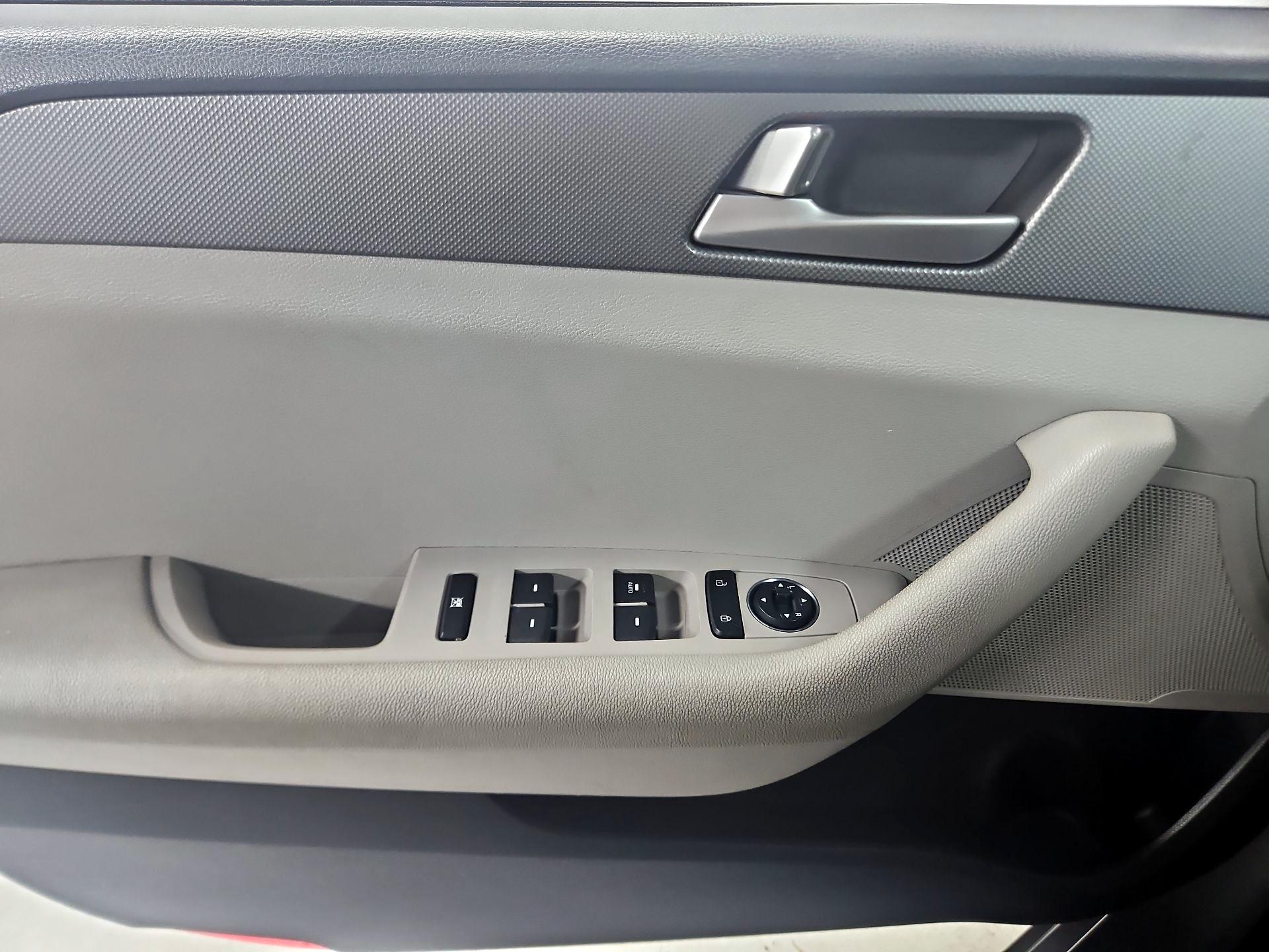 Thumbnail: 2016 Hyundai Sonata - 12