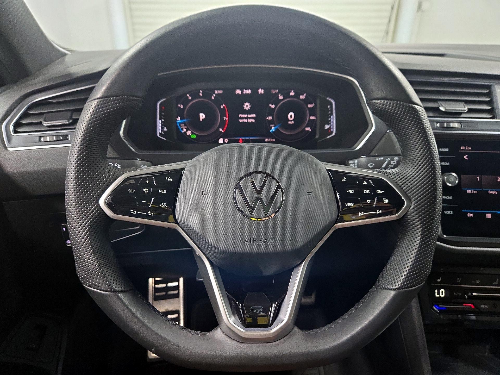 Thumbnail: 2022 Volkswagen Tiguan - 10