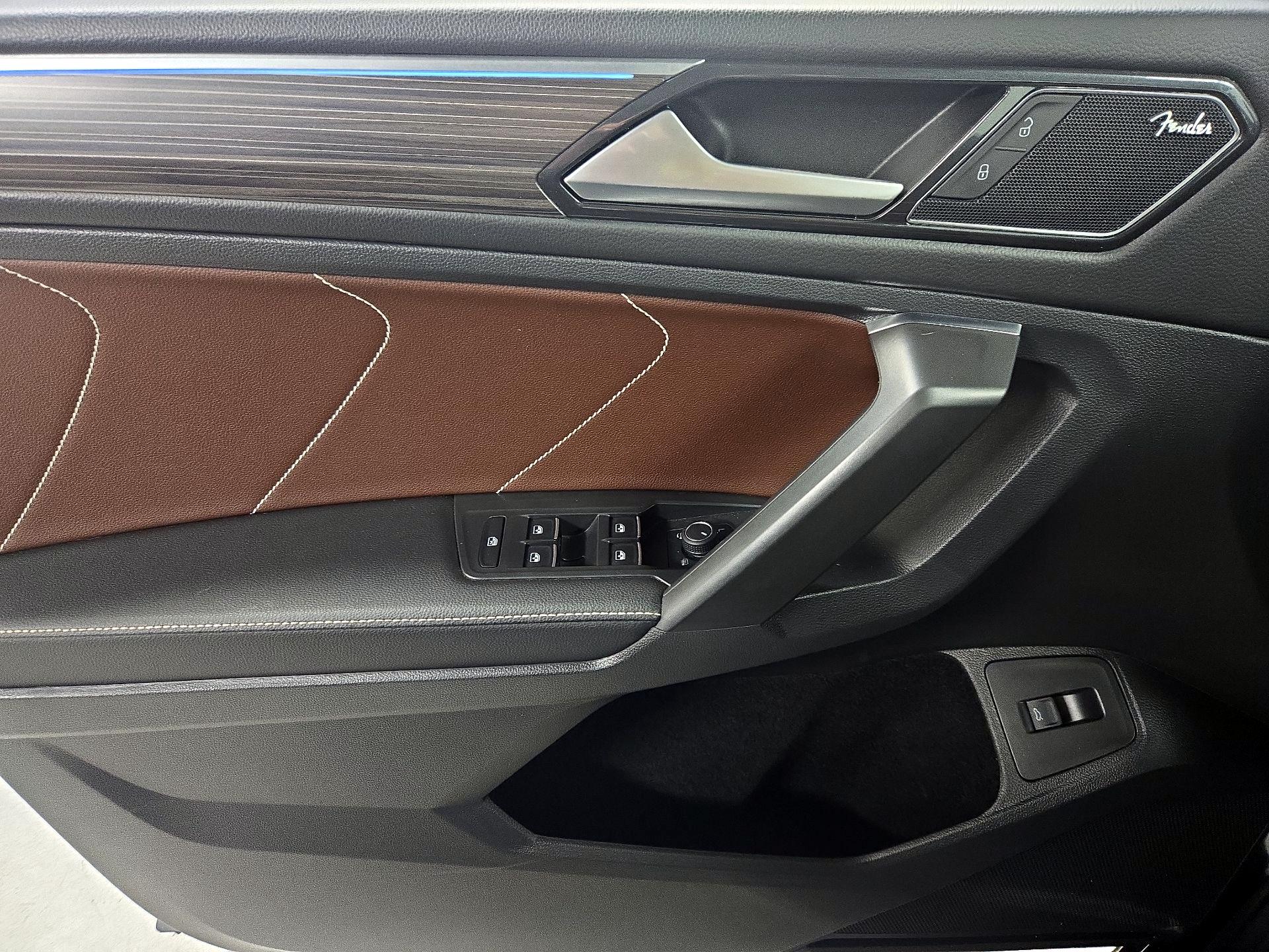 Thumbnail: 2022 Volkswagen Tiguan - 12