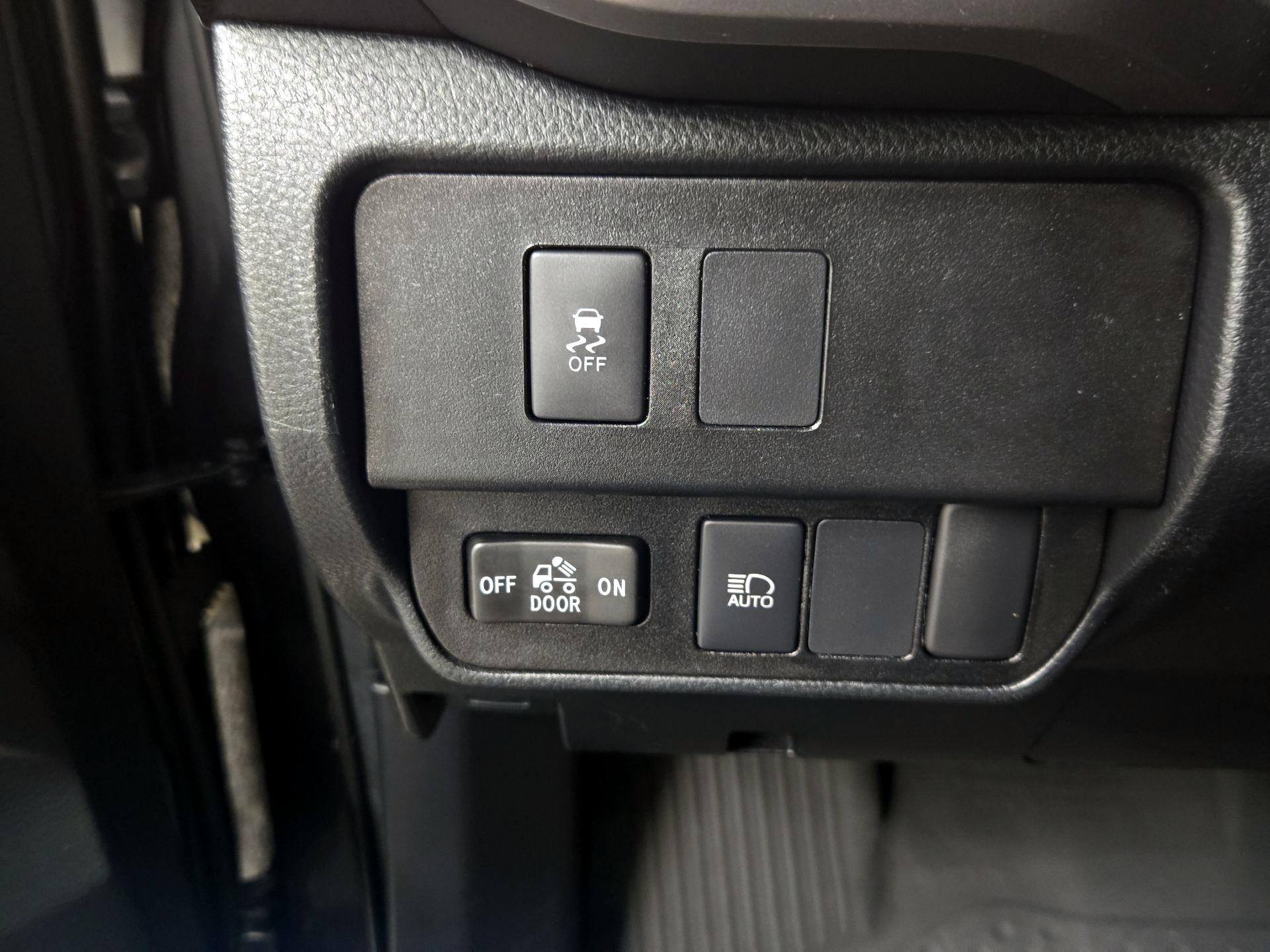 Thumbnail: 2022 Toyota Tacoma - 13