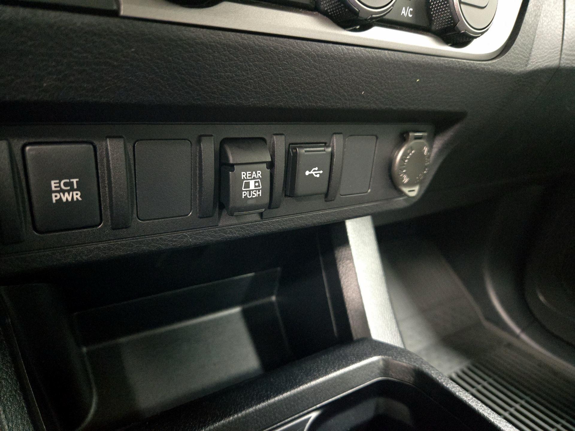 Thumbnail: 2022 Toyota Tacoma - 18