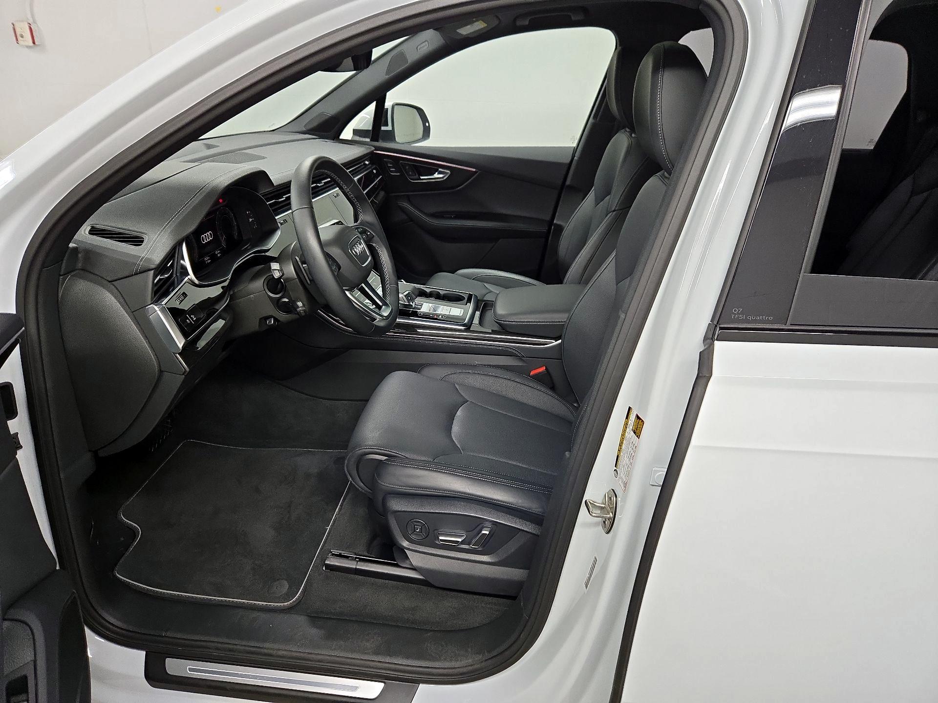 Thumbnail: 2025 Audi Q7 - 11