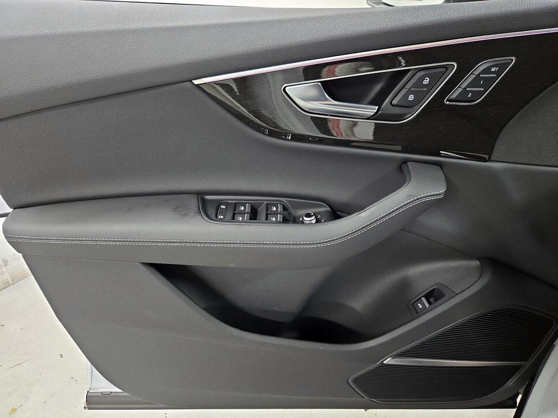 Thumbnail: 2025 Audi Q7 - 12