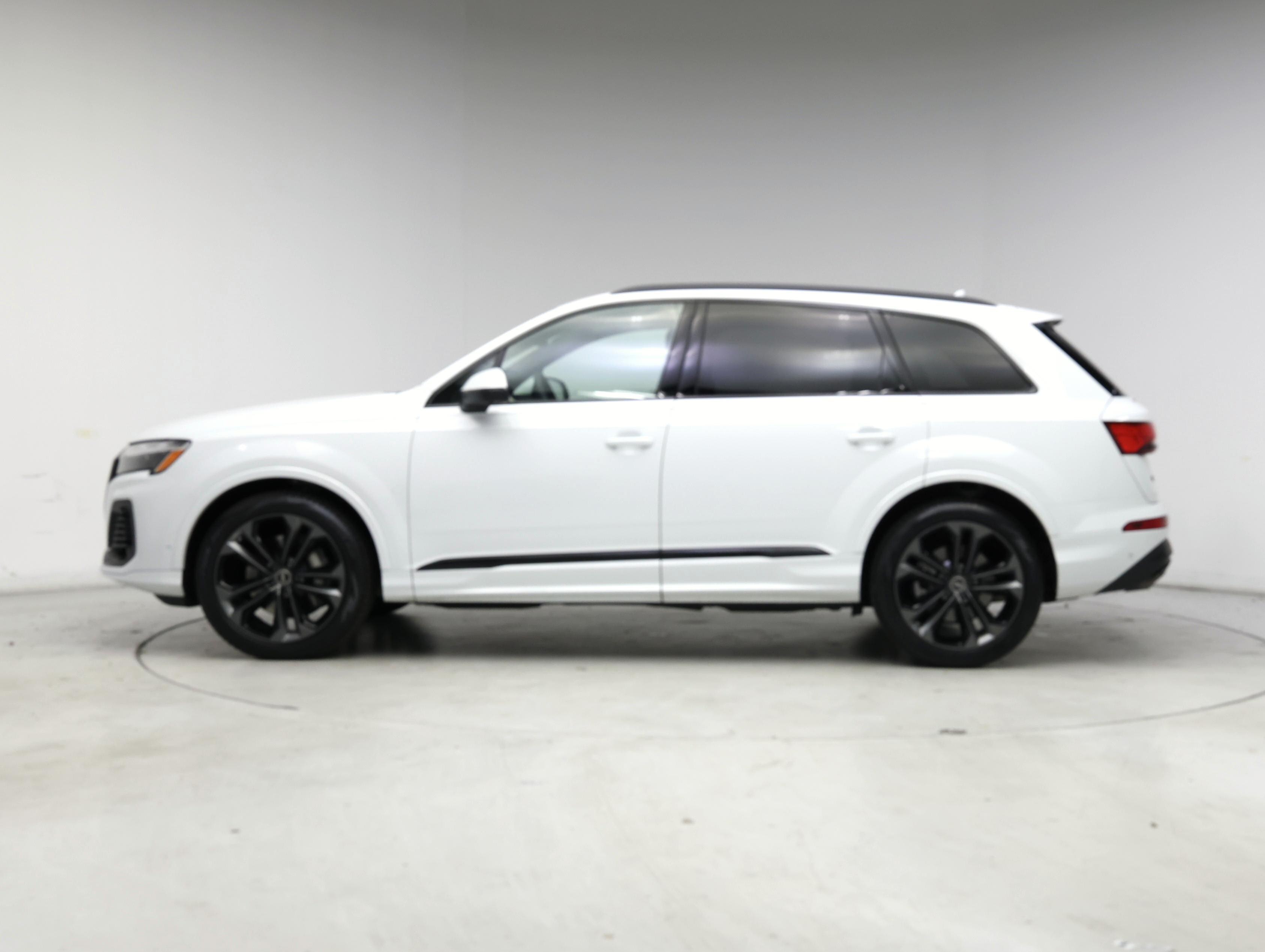 Thumbnail: 2025 Audi Q7 - 3