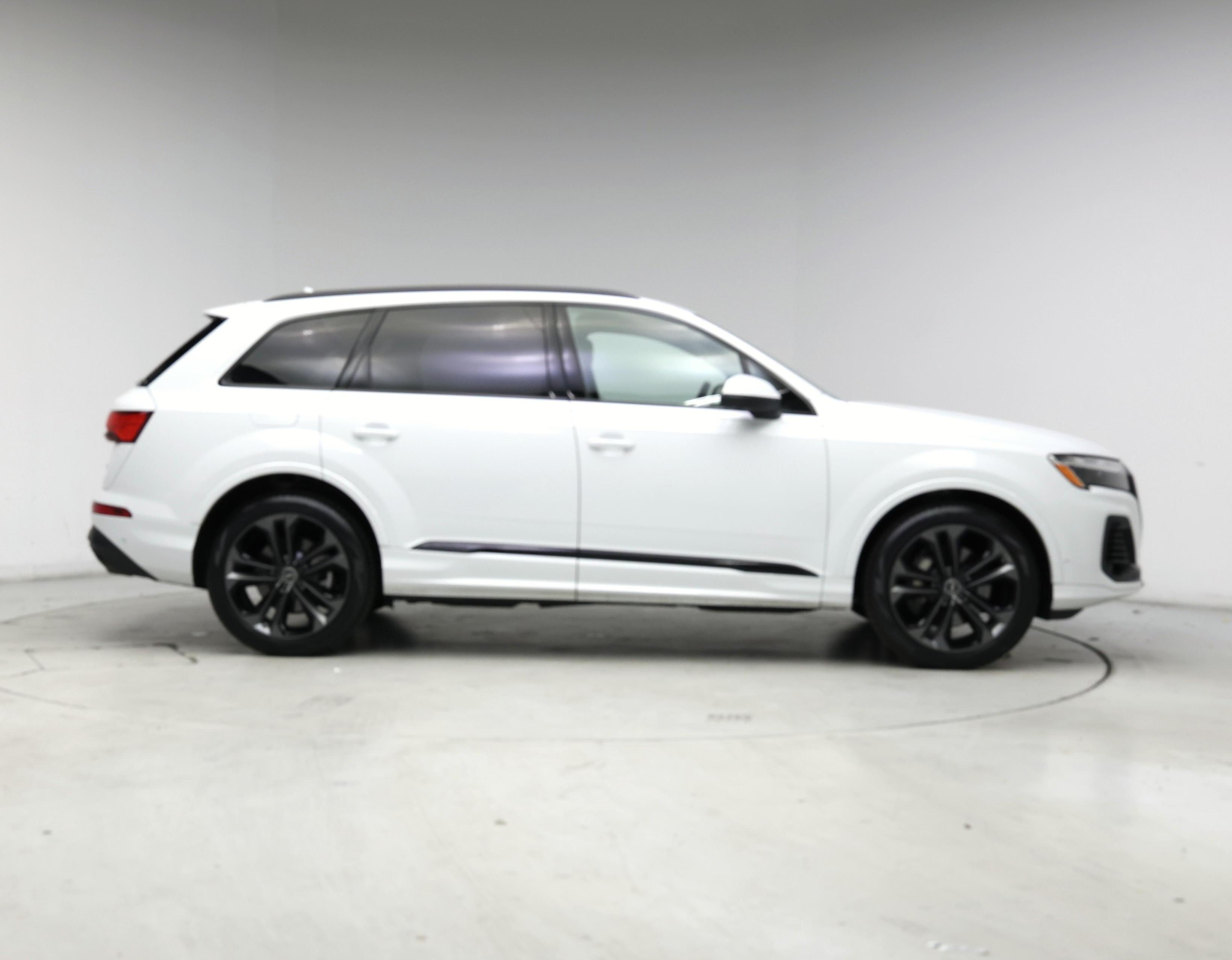 Thumbnail: 2025 Audi Q7 - 7