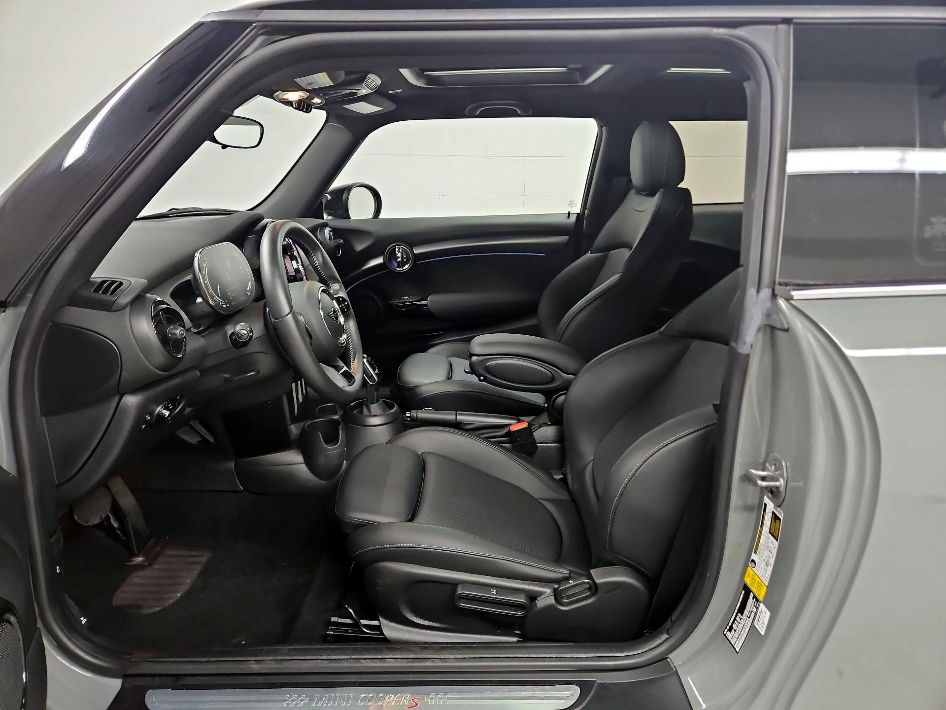 Thumbnail: 2022 MINI Cooper Hardtop - 11