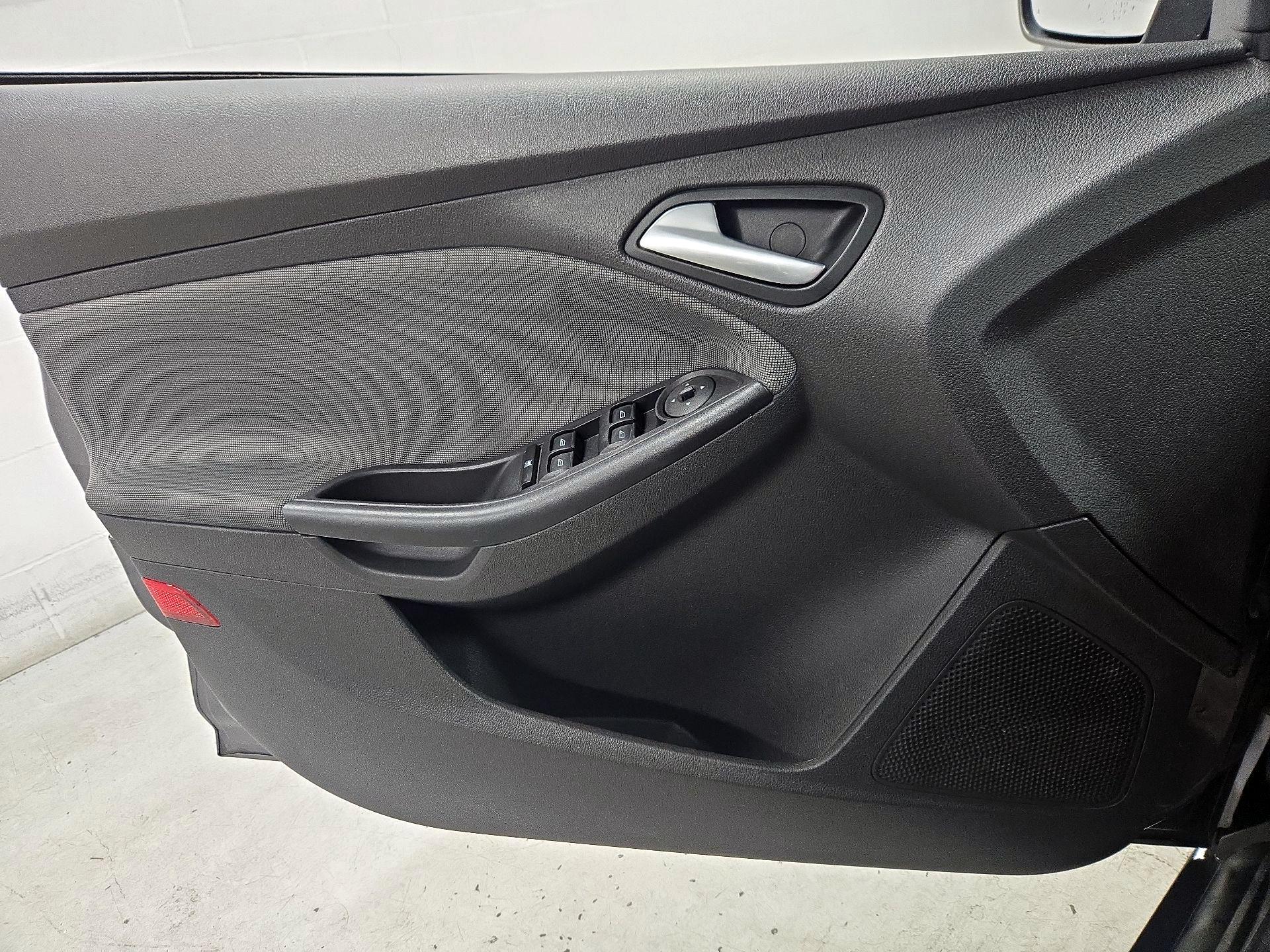 Thumbnail: 2014 Ford Focus - 12