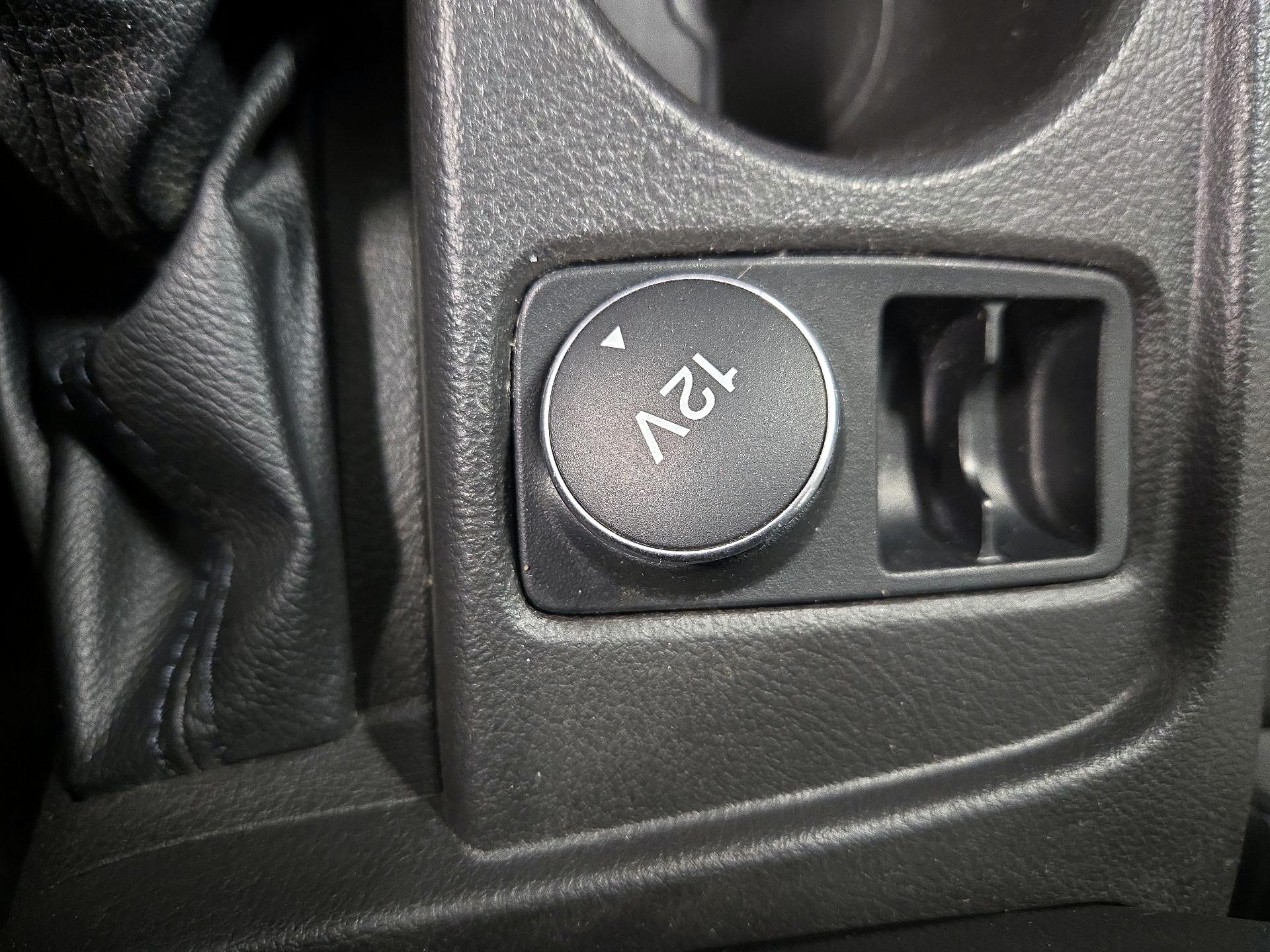 Thumbnail: 2014 Ford Focus - 17